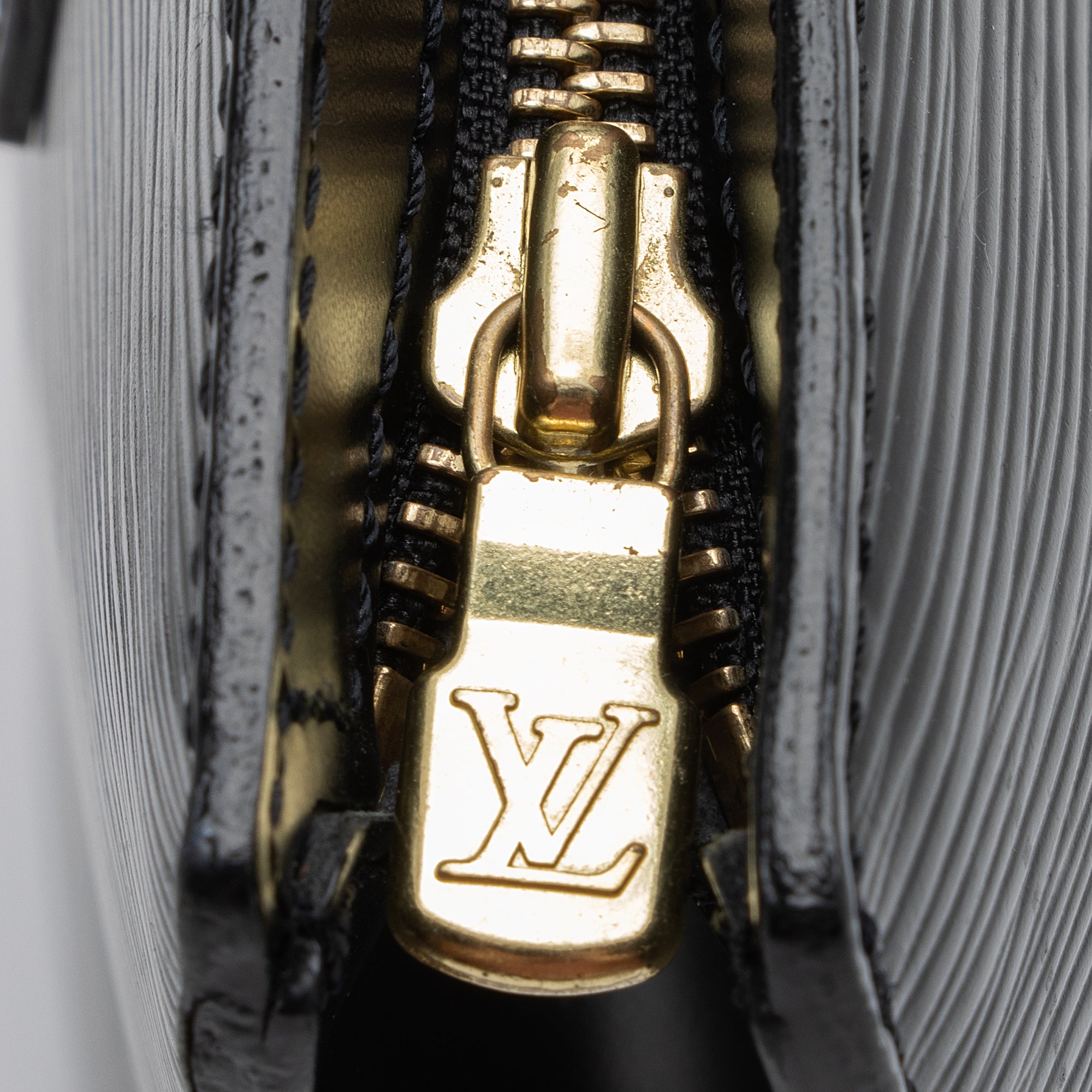 Louis Vuitton Epi Leather St. Jacques PM Shoulder Bag (SHF-wpcNs3)