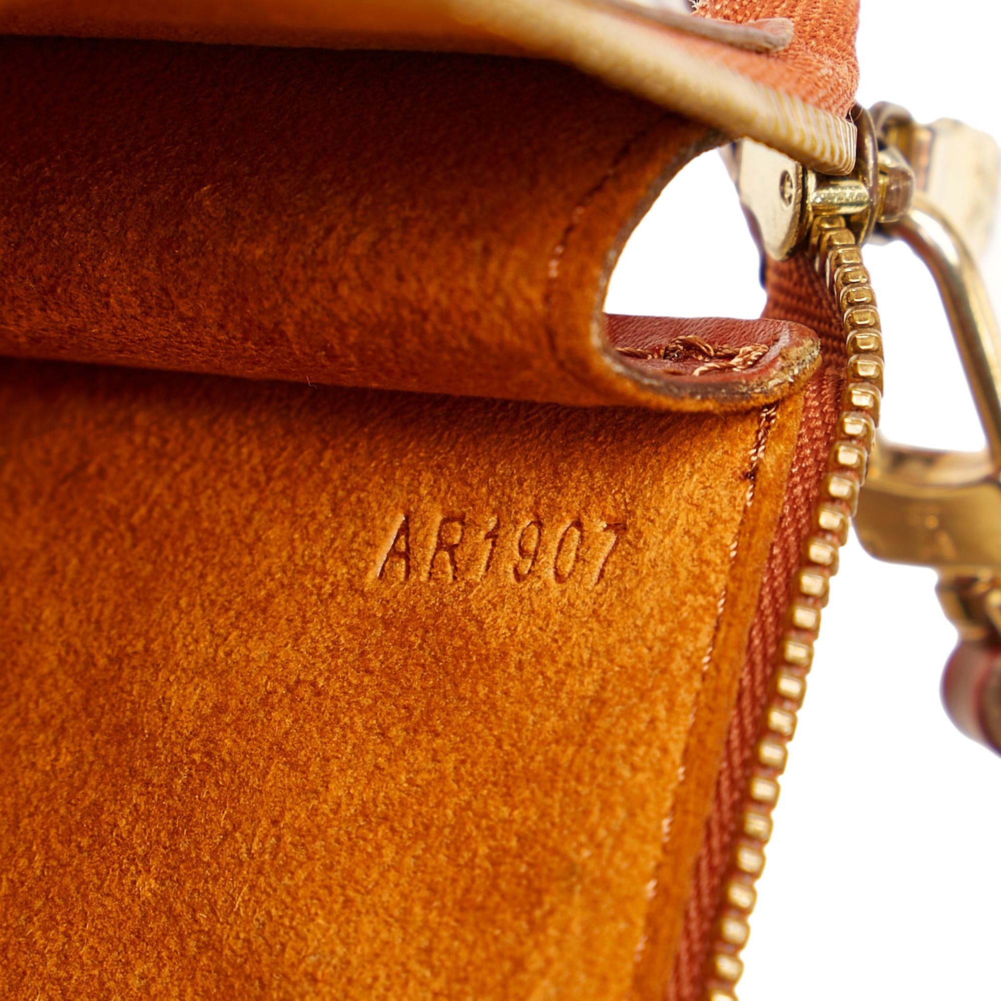 Louis Vuitton Epi Pochette Accessoires (SHG-28790)