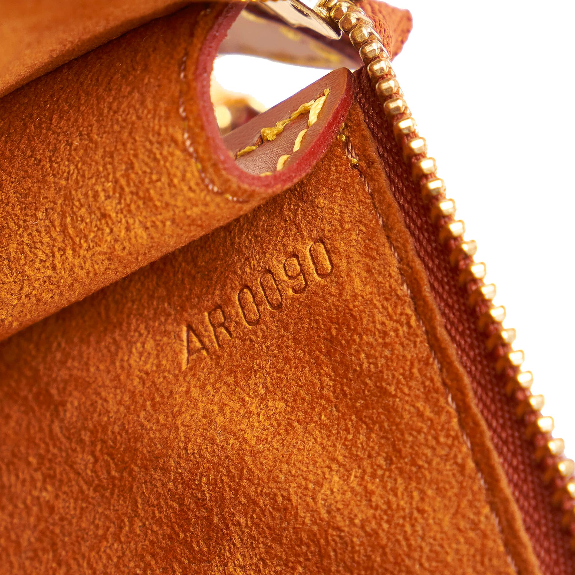 Louis Vuitton Epi Pochette Accessoires (SHG-29923)