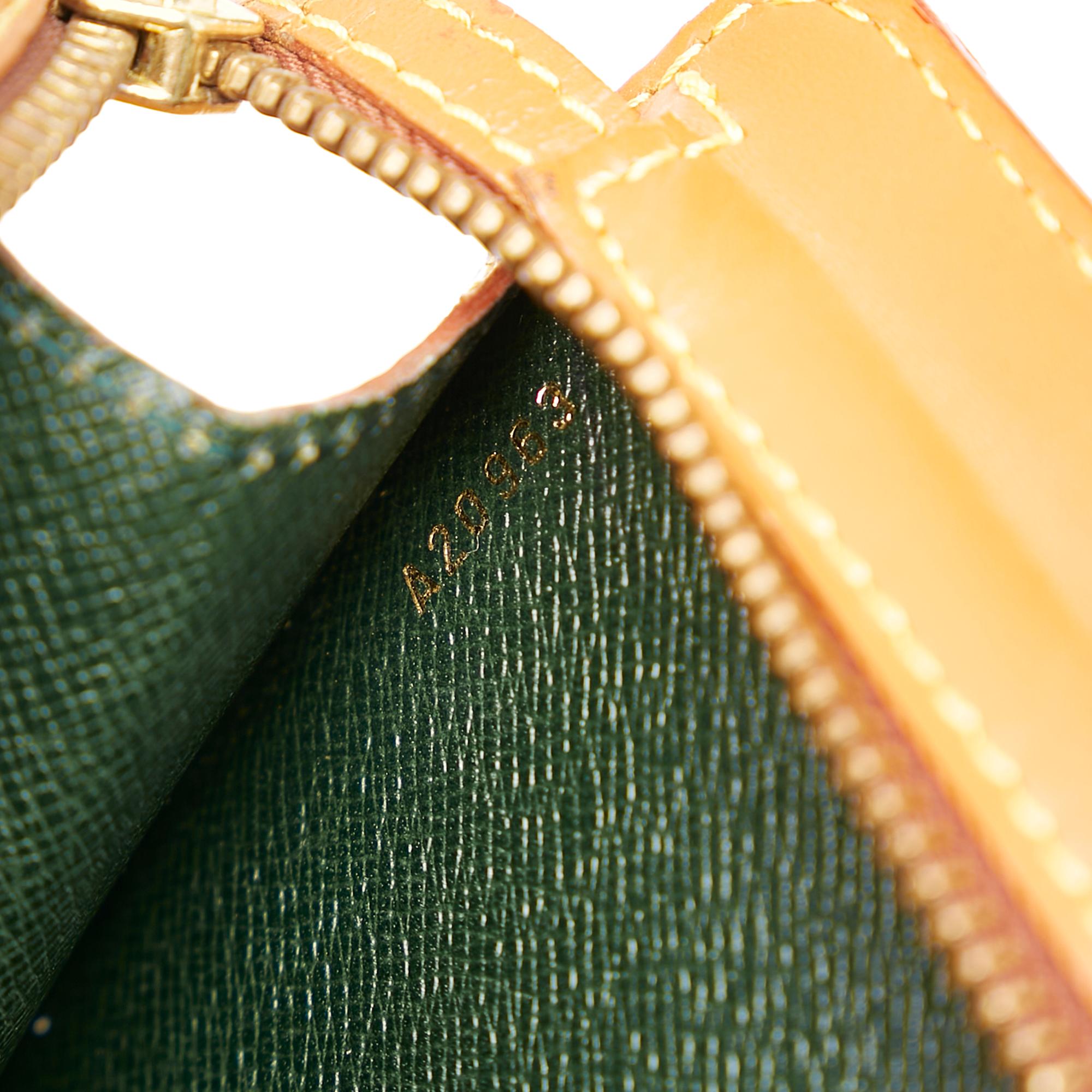 Louis Vuitton Epi Pochette Homme (SHG-30663)