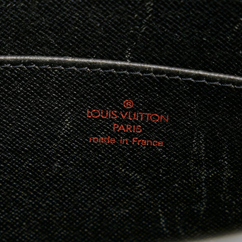 Louis Vuitton Epi Pochette Homme (SHG-31670) – LuxeDH