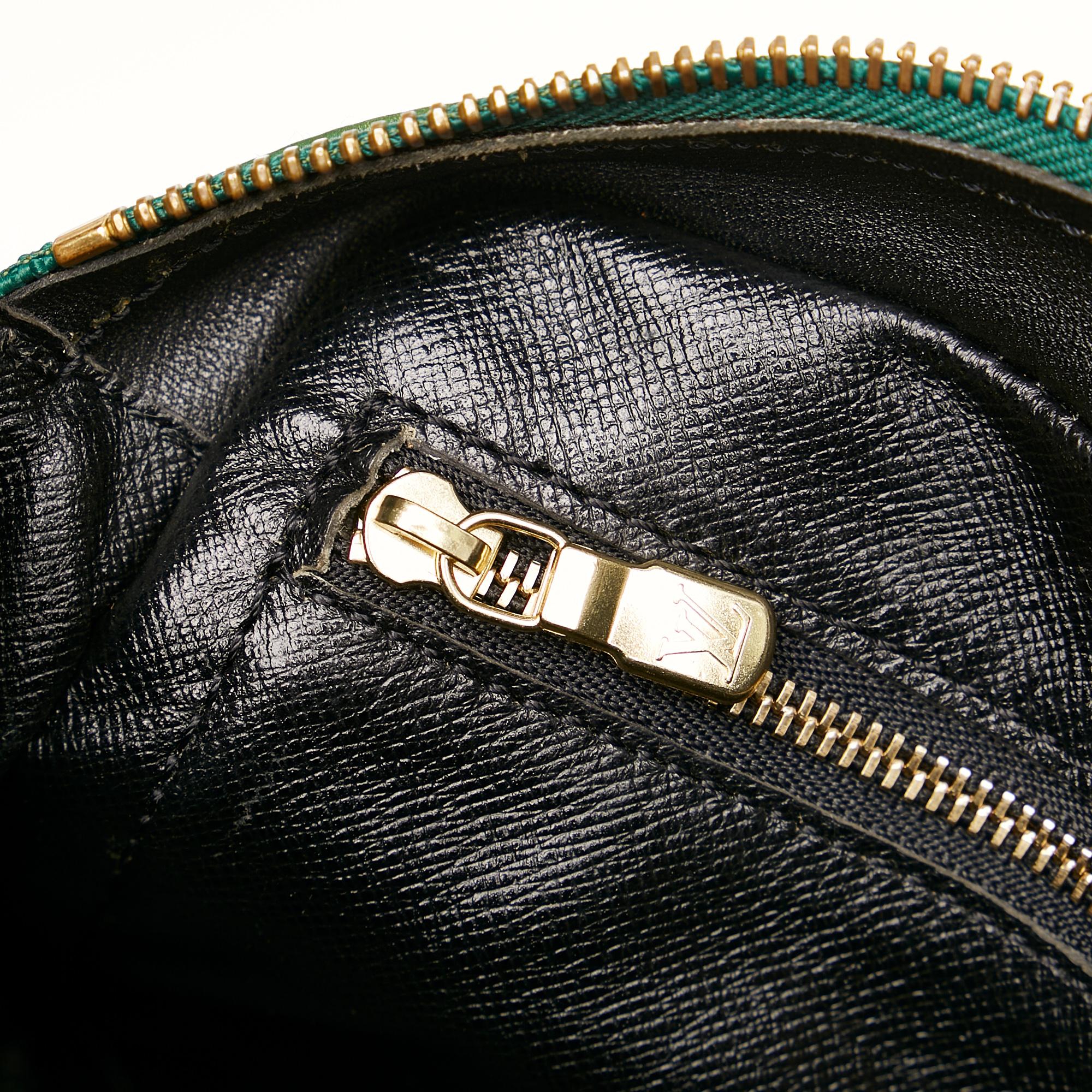 Louis Vuitton Epi Trocadero 24 (SHG-31399)
