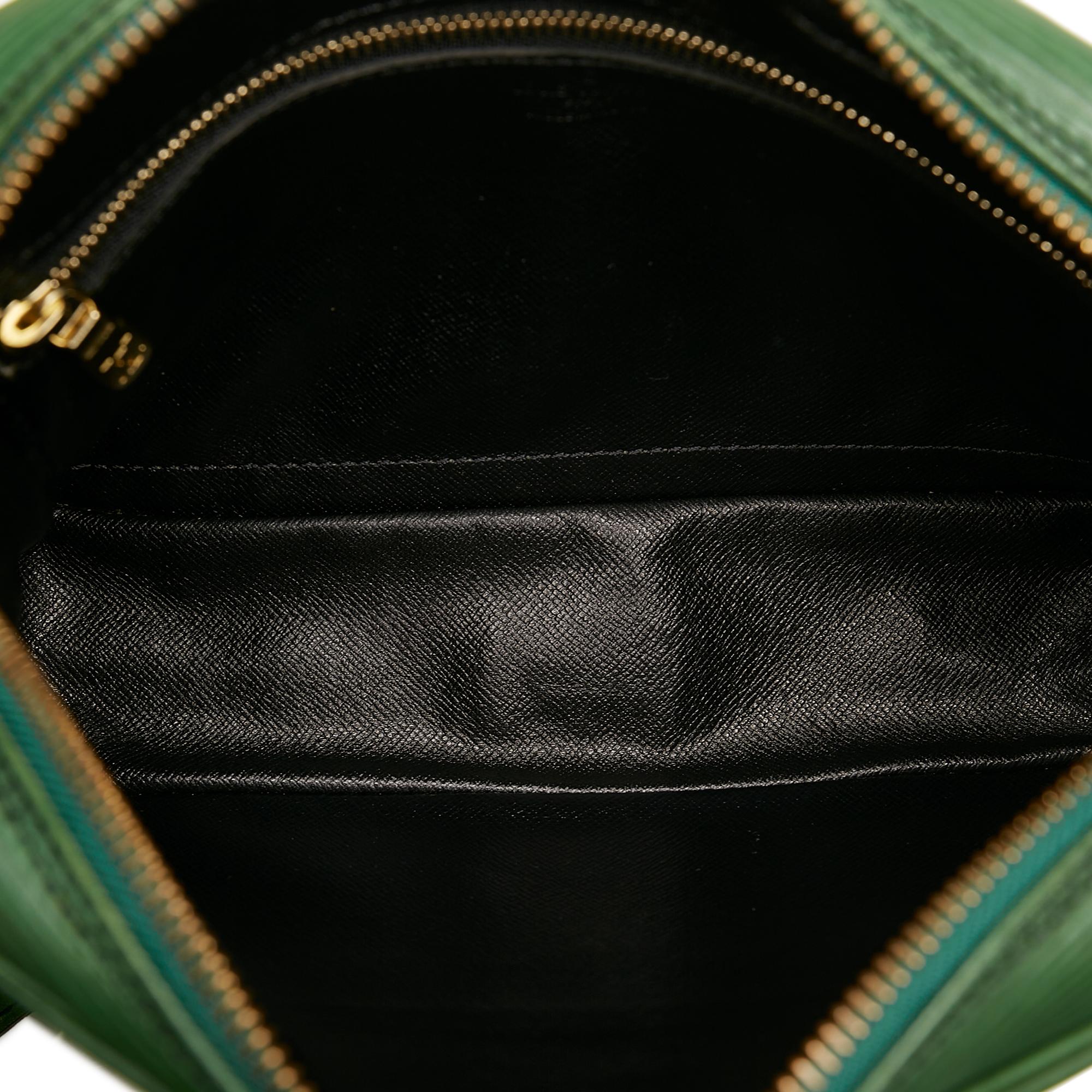 Louis Vuitton Epi Trocadero 24 (SHG-31399)