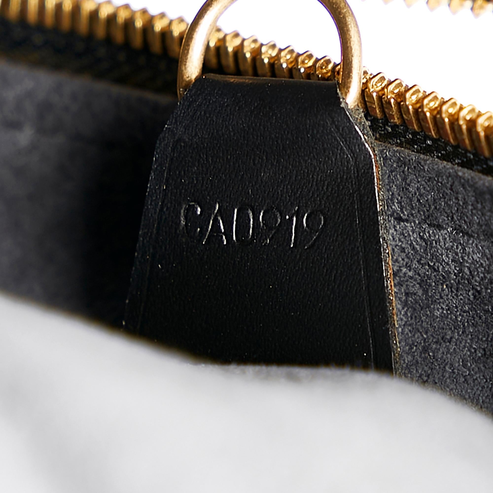 Louis Vuitton Epi Voltaire (SHG-28024)