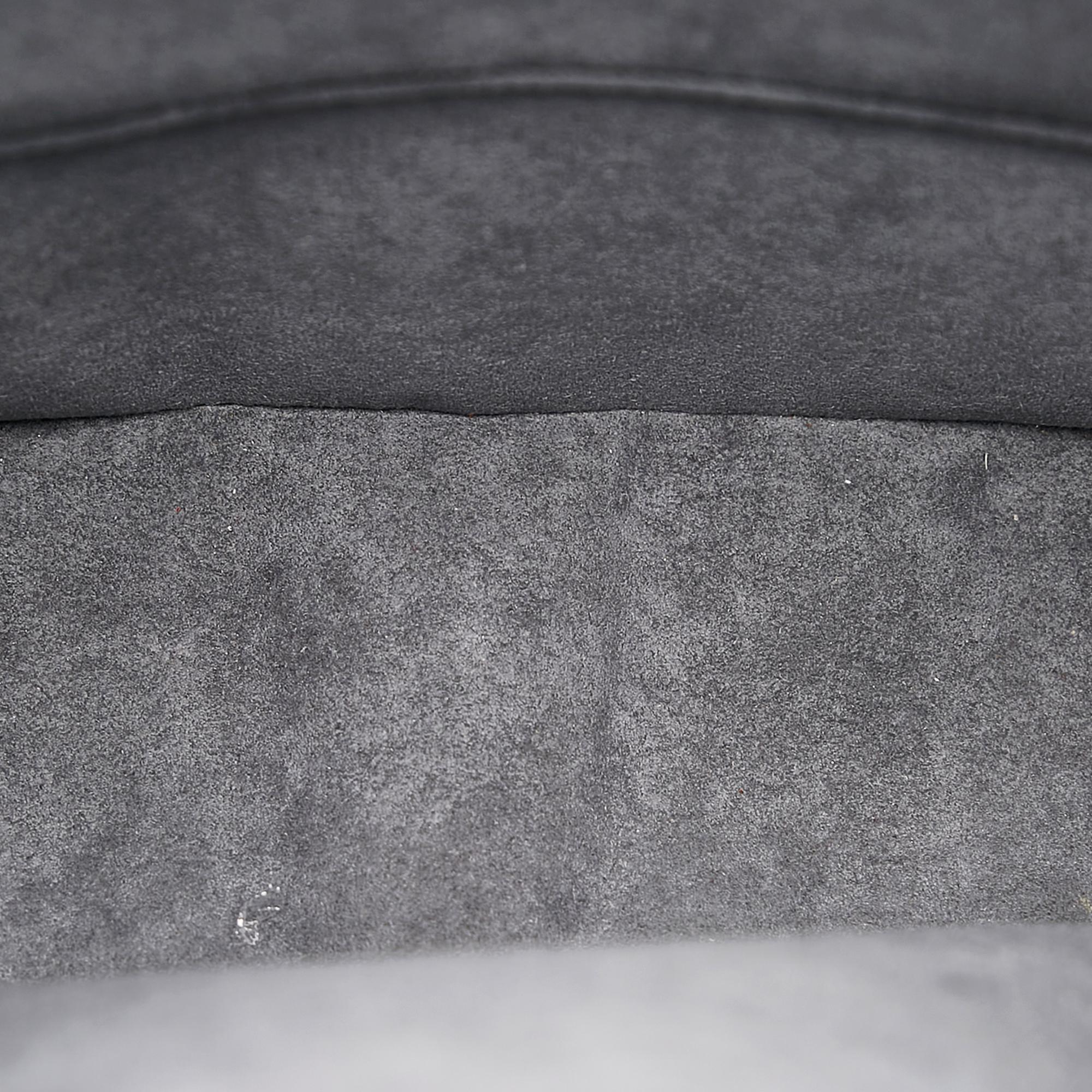 Louis Vuitton Epi Voltaire (SHG-28024)