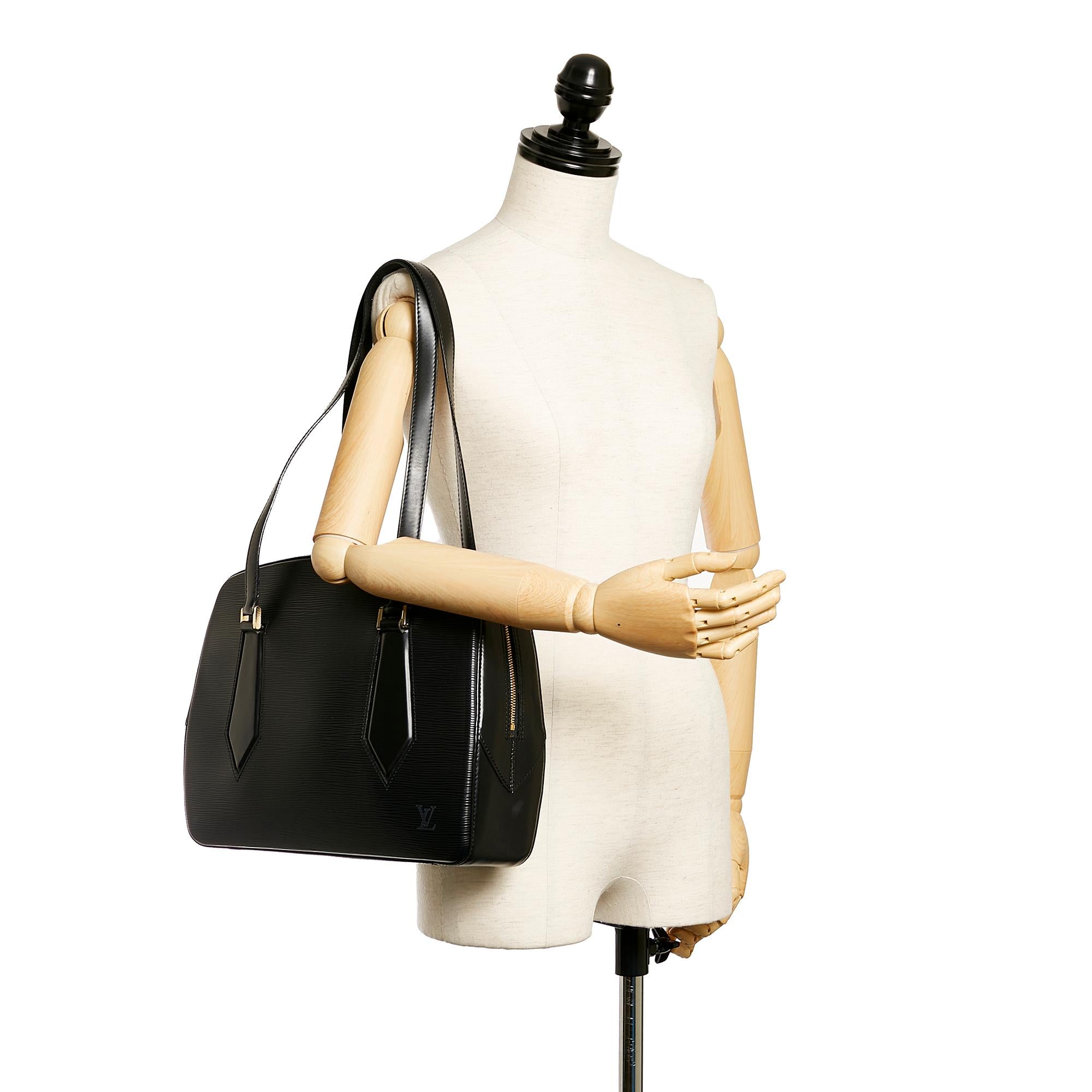 Louis Vuitton Epi Voltaire (SHG-28024)