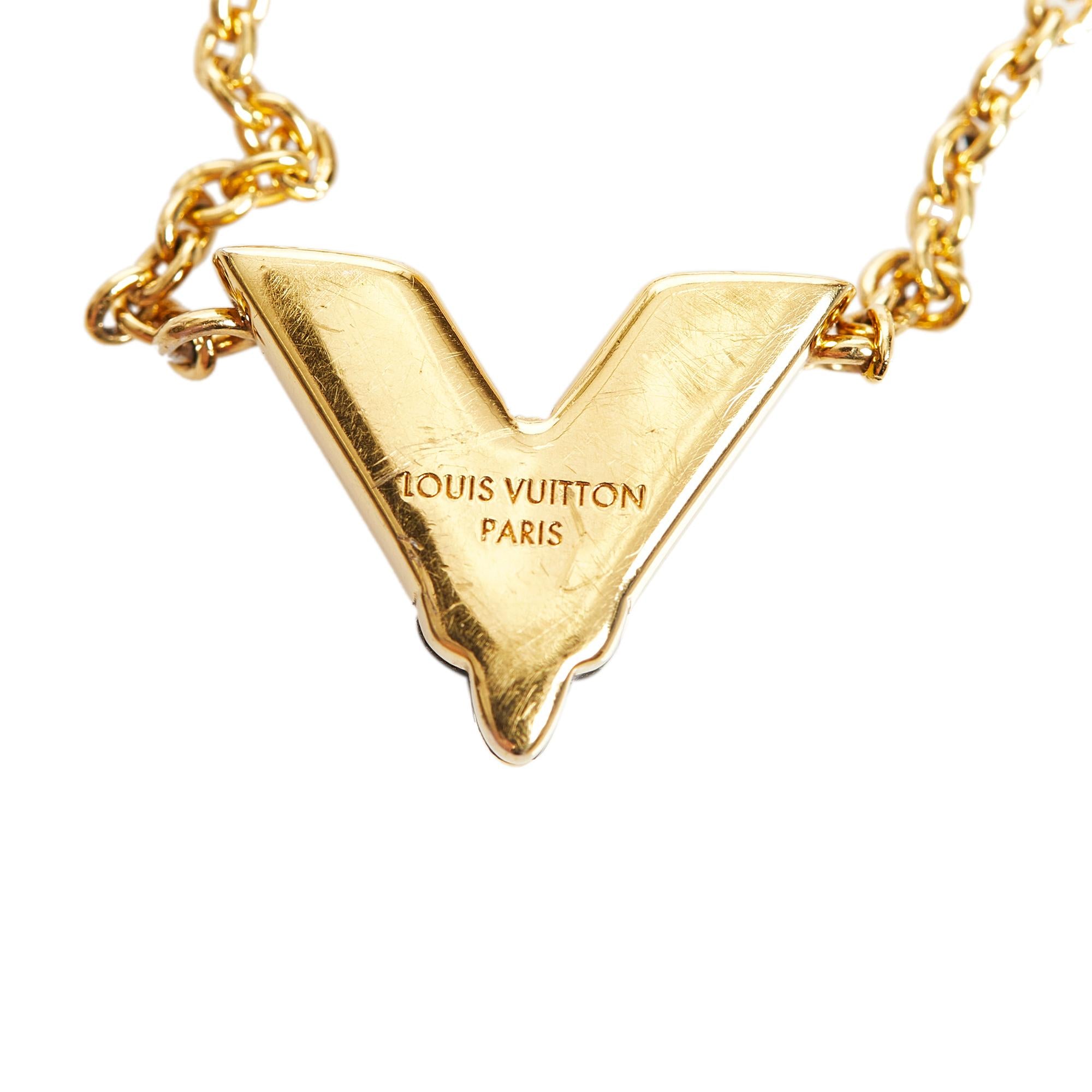 Louis Vuitton Essential V Bracelet (SHG-31478)