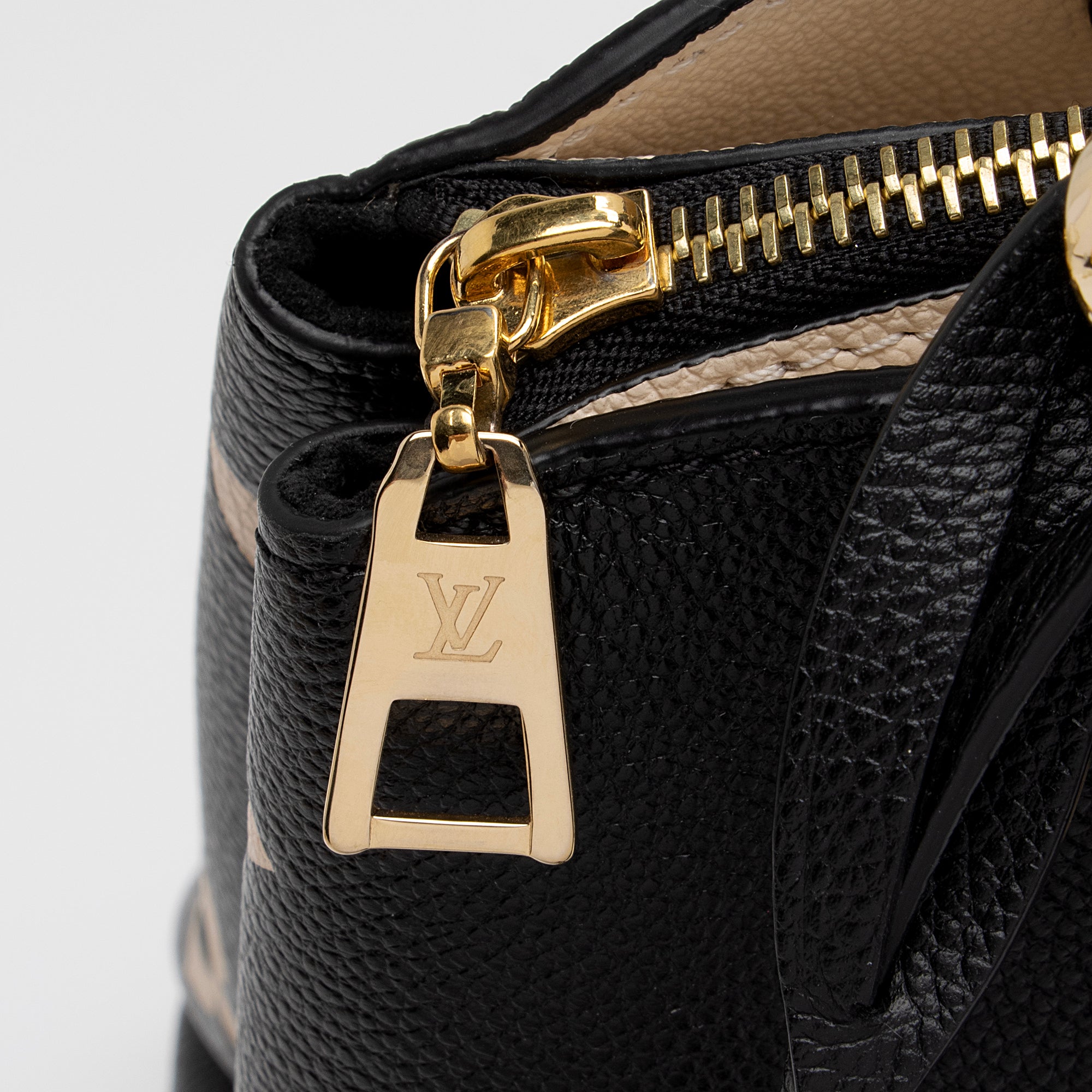 Louis Vuitton Giant Monogram Empreinte Petit Palais Tote (SHF-3fhSK5)