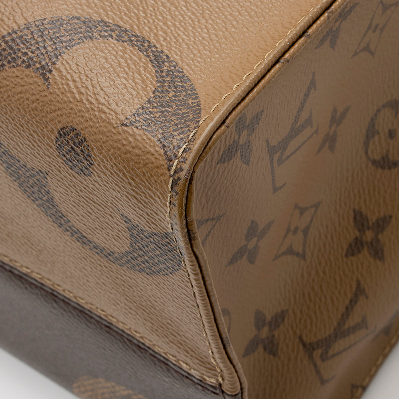Louis Vuitton Giant Monogram Canvas Onthego MM Tote (SHF-20807)