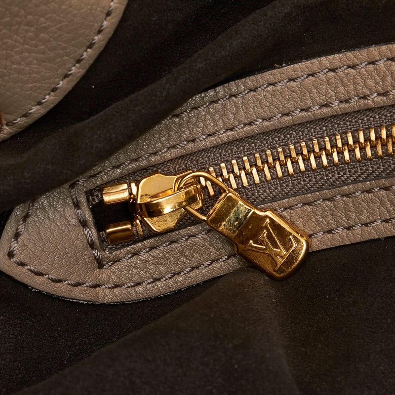 Louis Vuitton Mahina Mulia Hand Crossbody Shoulder Bag Pochette White  M58483