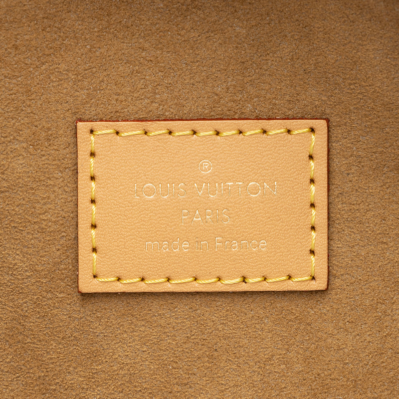 Louis Vuitton Giant Reverse Monogram Canvas Boite Chapeau Souple MM Sh –  LuxeDH