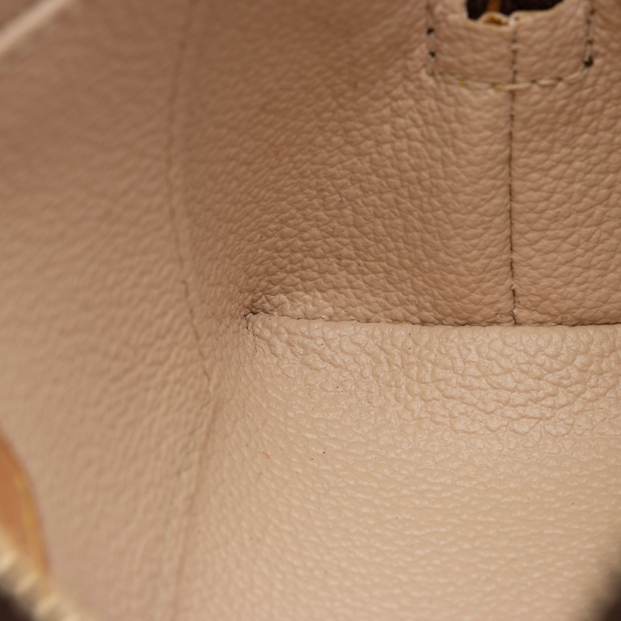 Louis Vuitton Monogram Canvas Cosmetic Pouch (SHF-XFaHpJ)