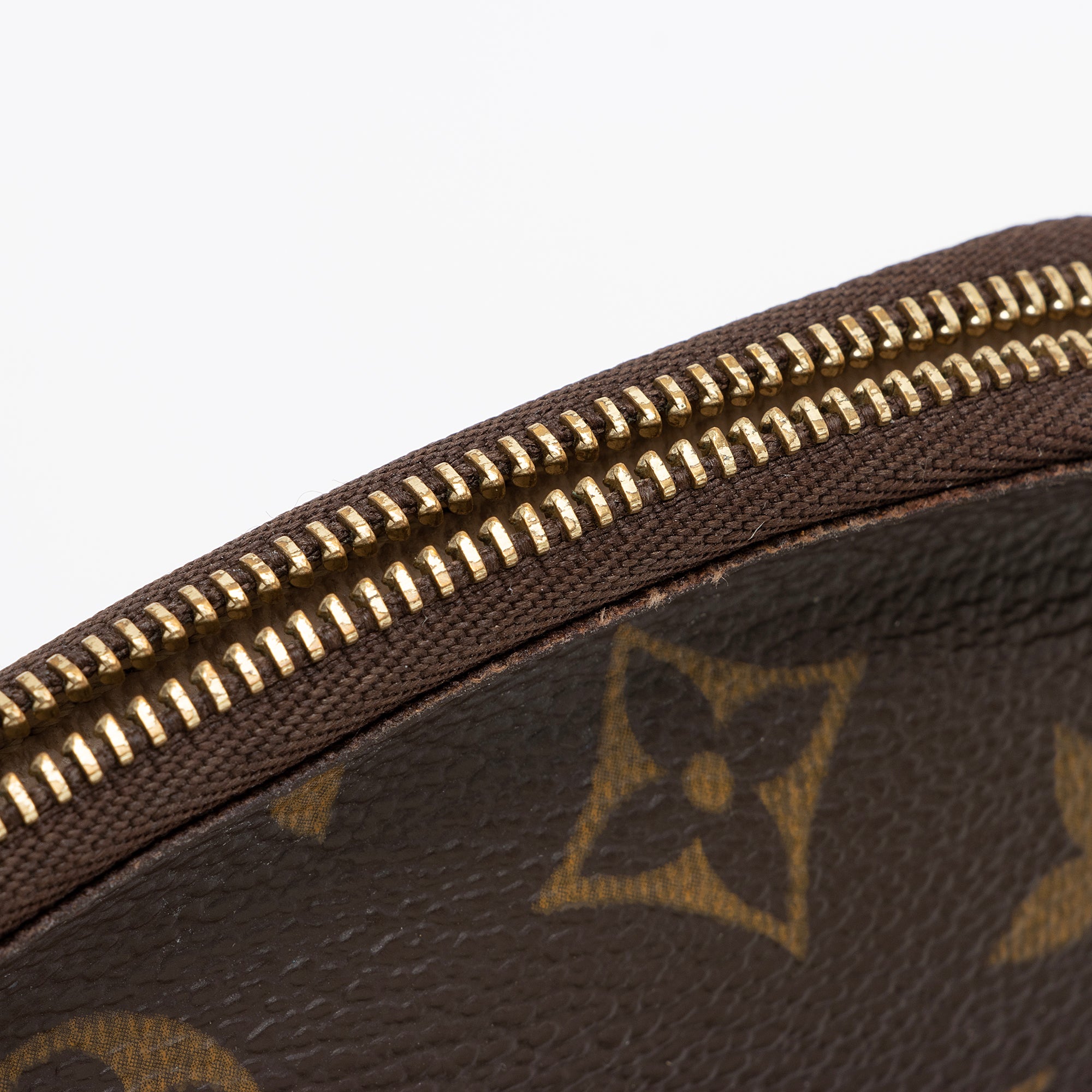 Louis Vuitton Monogram Canvas Cosmetic Pouch (SHF-XFaHpJ)