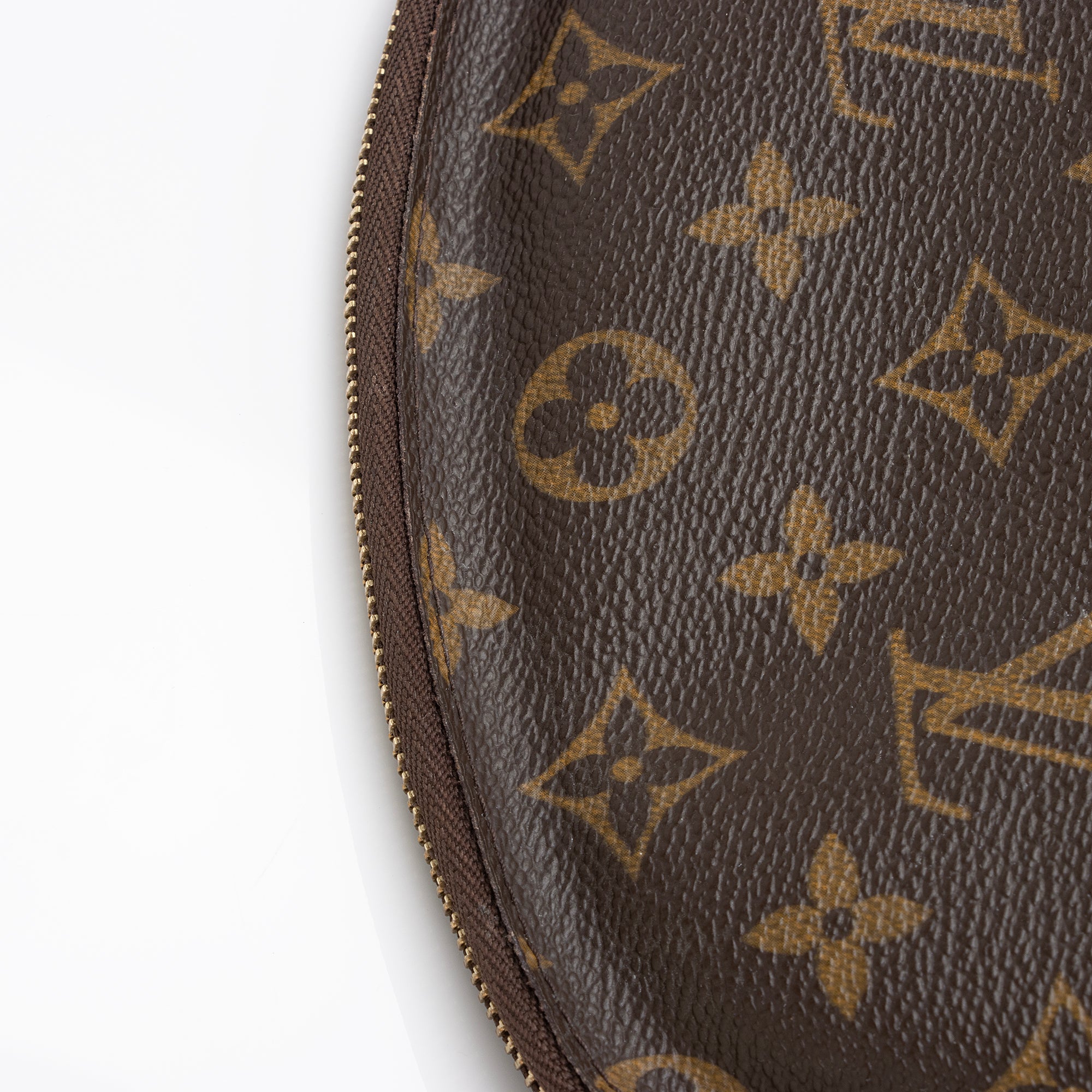Louis Vuitton Monogram Canvas Cosmetic Pouch (SHF-XFaHpJ)