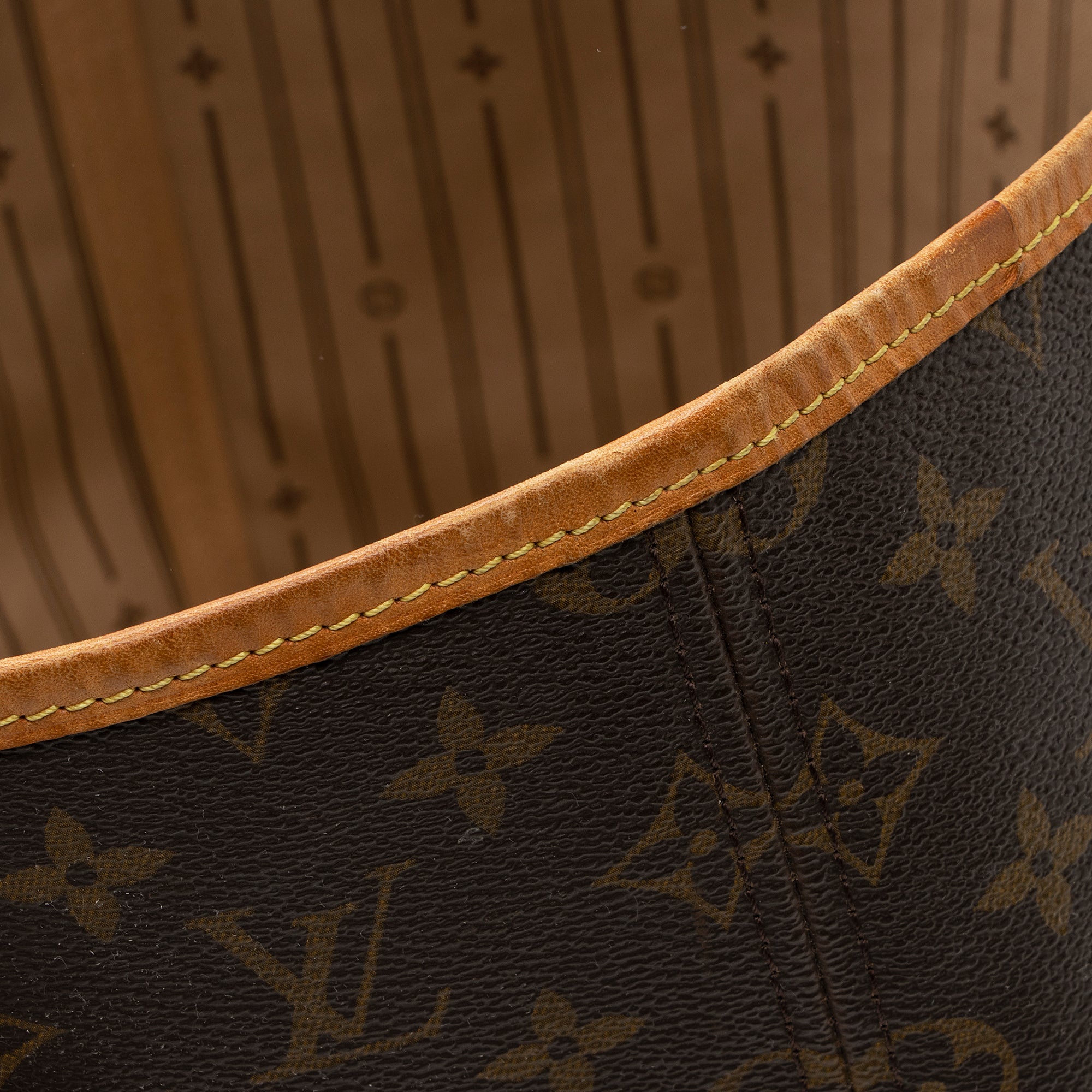 Louis Vuitton Monogram Canvas Neverfull GM Tote (SHF-22159)