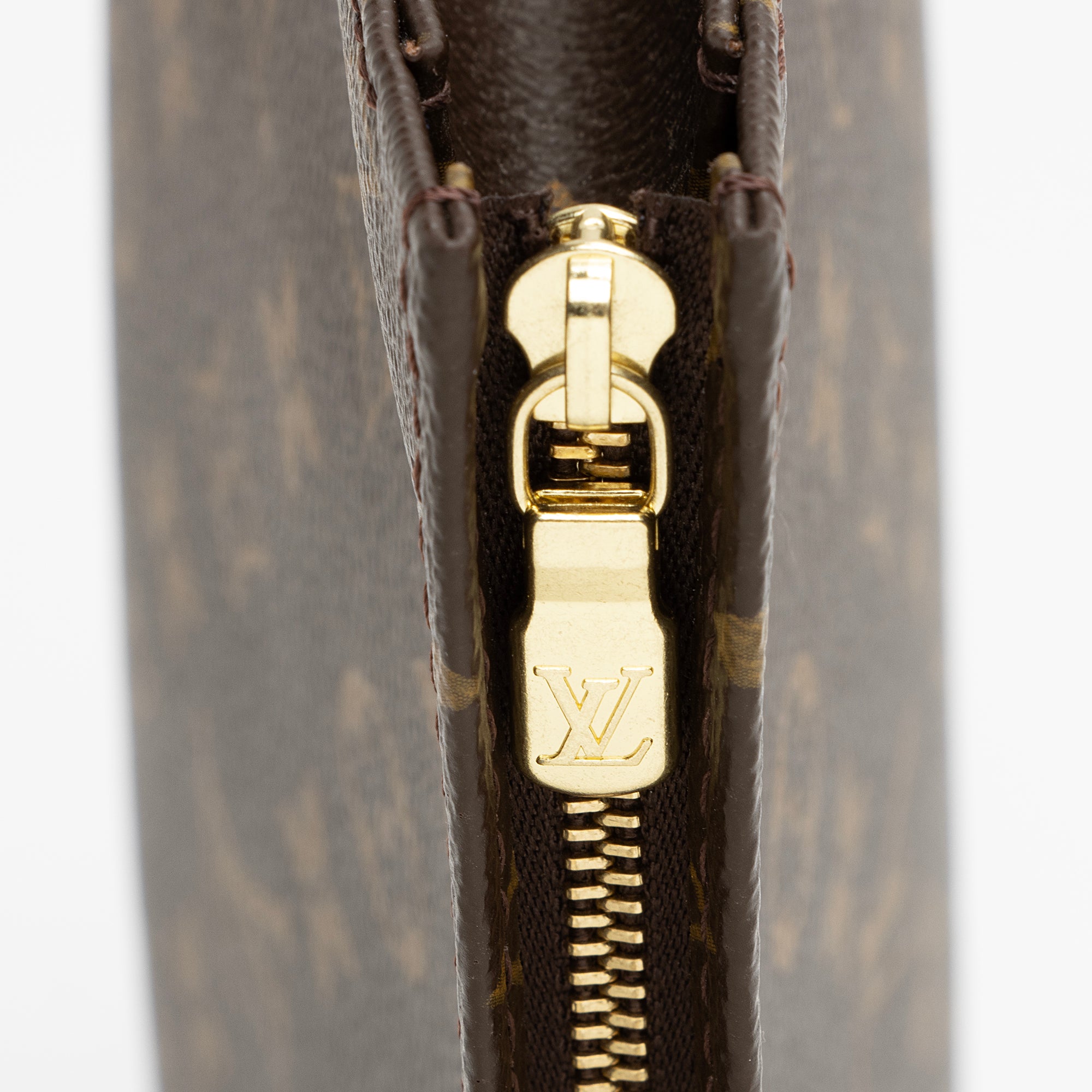 Louis Vuitton Monogram Canvas Toiletry Pouch 26 (SHF-23911)