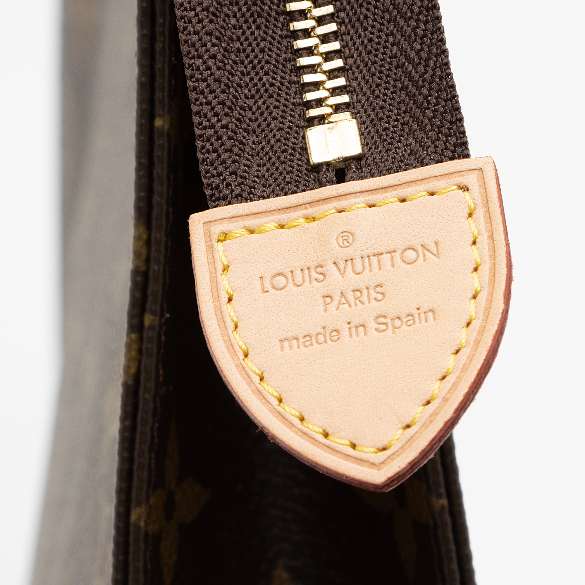 Louis Vuitton Monogram Canvas Toiletry Pouch 26 (SHF-23911)