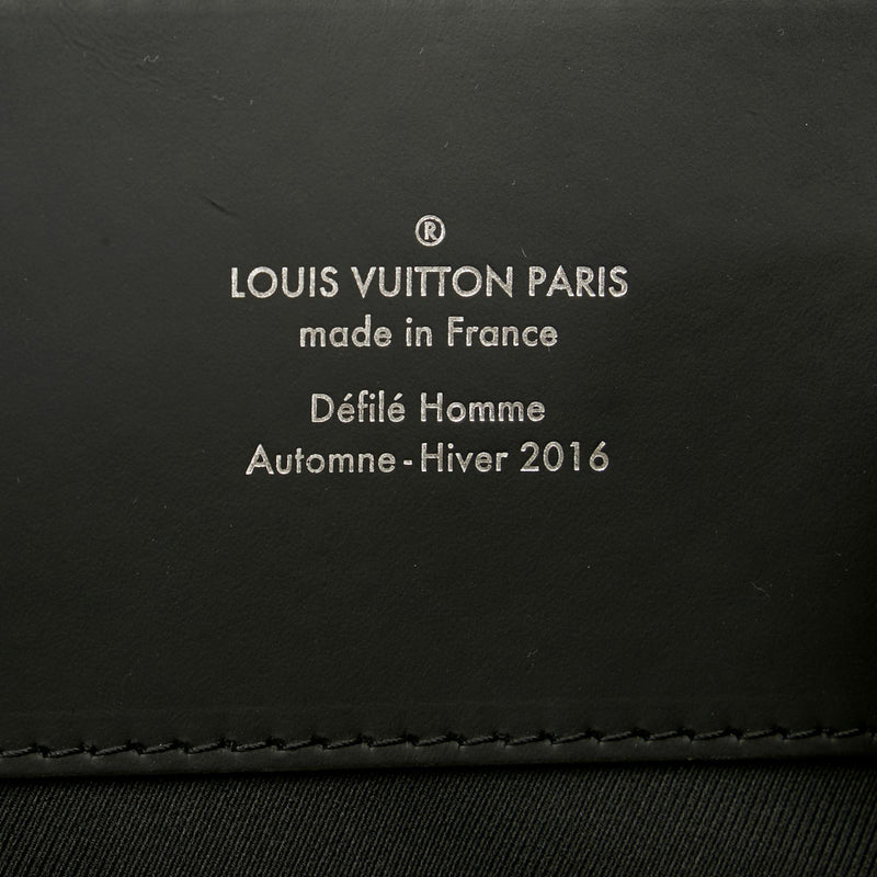 Louis Vuitton Monogram Eclipse Explorer (SHG-36897) – LuxeDH