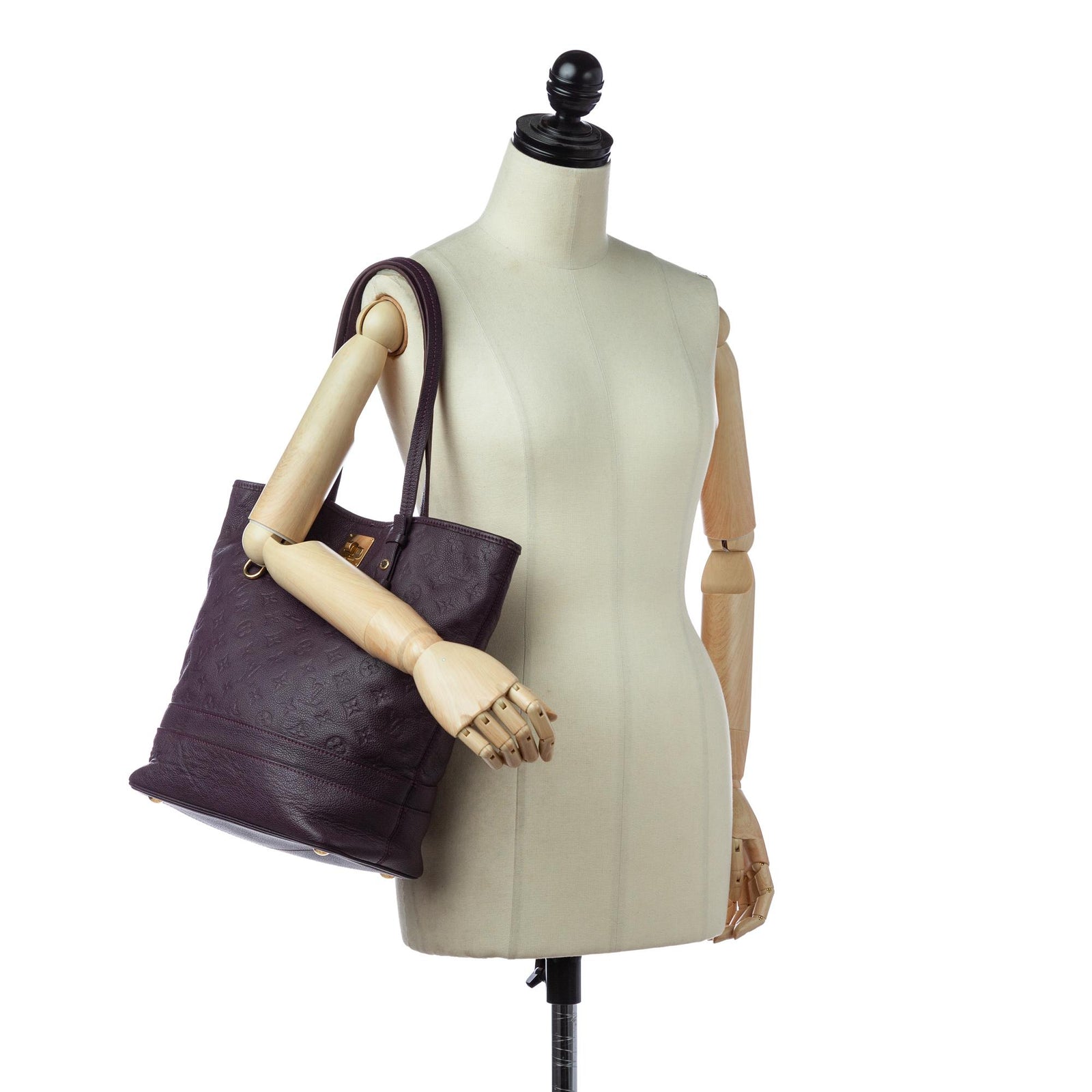 Louis-Vuitton-Monogram- 