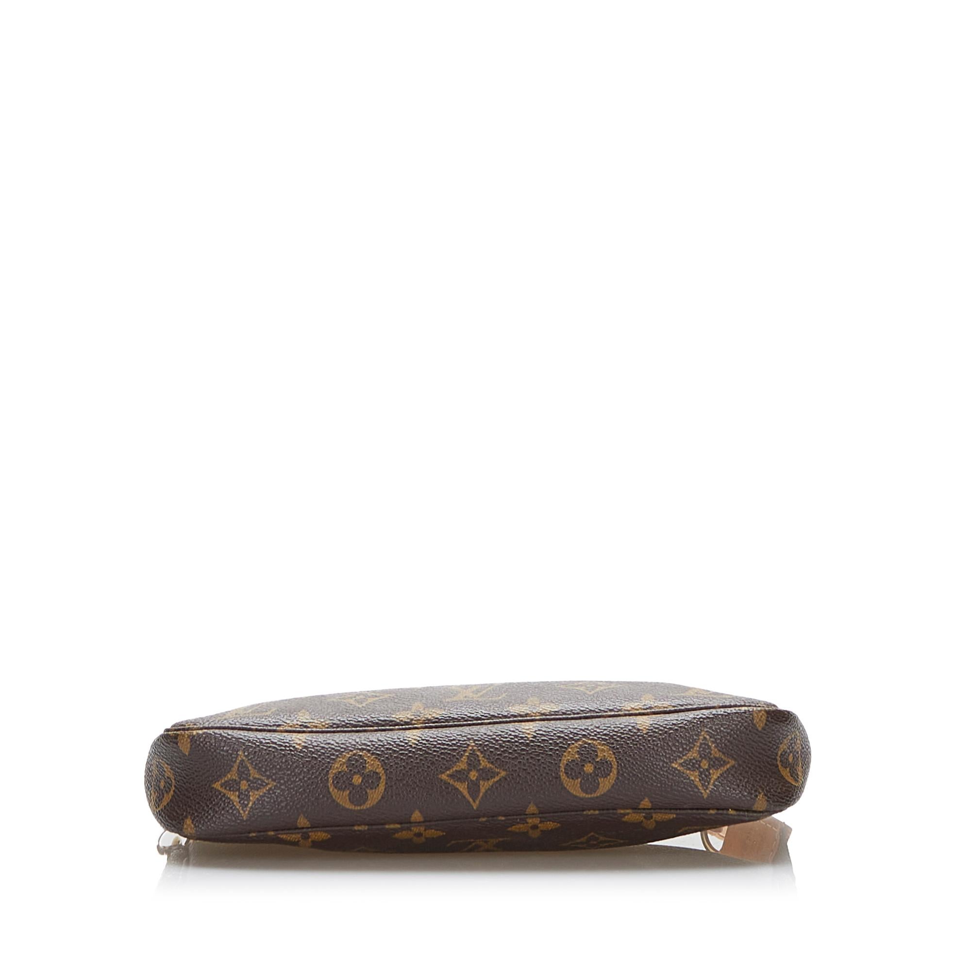 Louis Vuitton Monogram Pochette Accessoires (SHG-EdABSL)