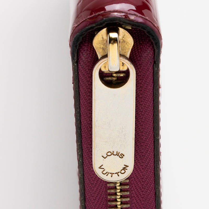 Louis Vuitton Monogram Vernis Compact Zippy Wallet - FINAL SALE (SHF-1 –  LuxeDH