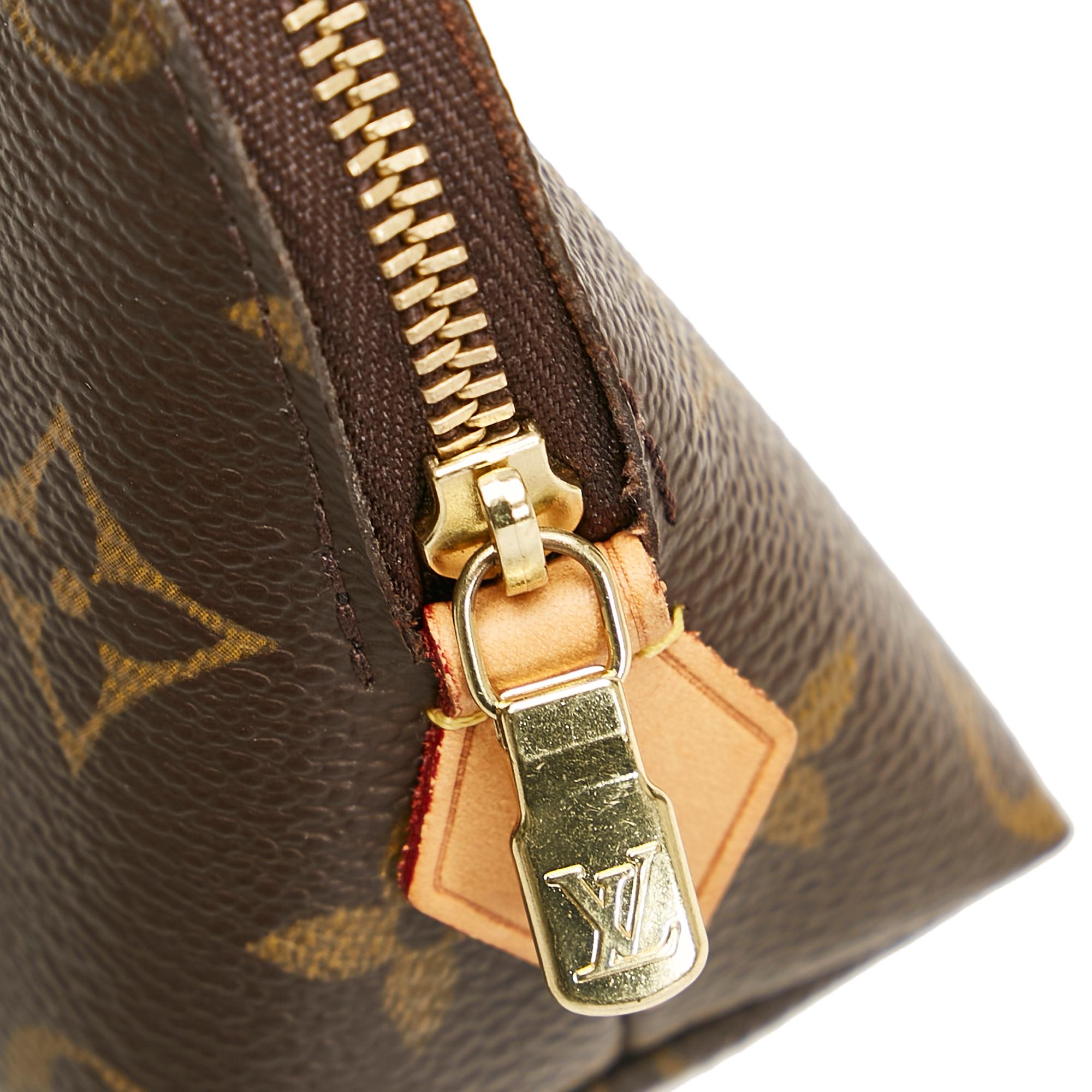 Louis Vuitton Monogram cosmetic pouch (SHG-1y1E0z)