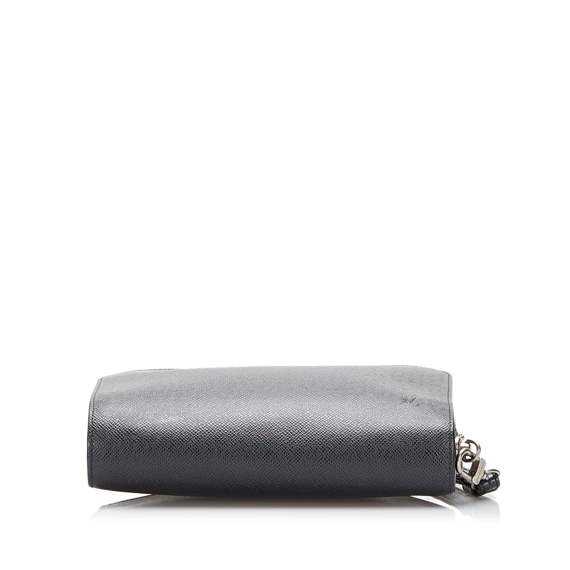 Louis Vuitton Taiga Baikal (SHG-W4Ekdo)