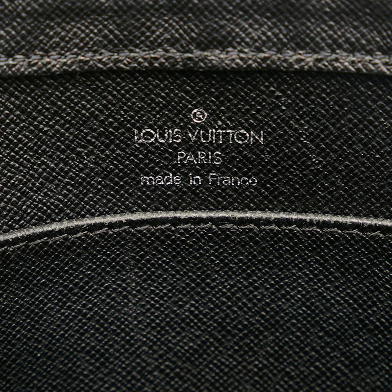 Louis Vuitton Taiga Baikal (SHG-W4Ekdo)