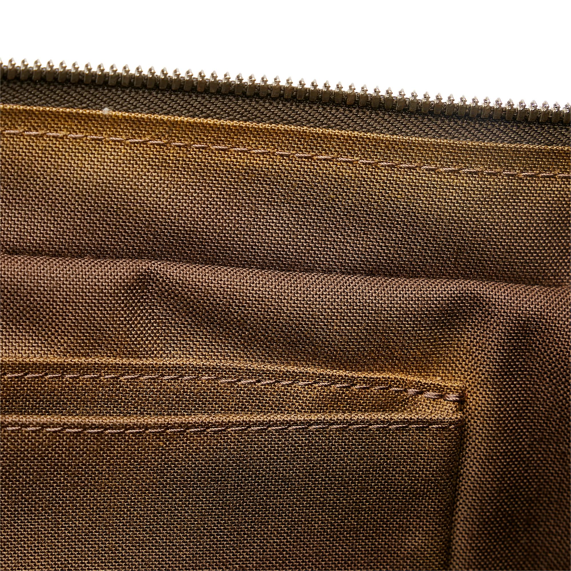 Louis Vuitton Taiga Beloukha (SHG-33800)