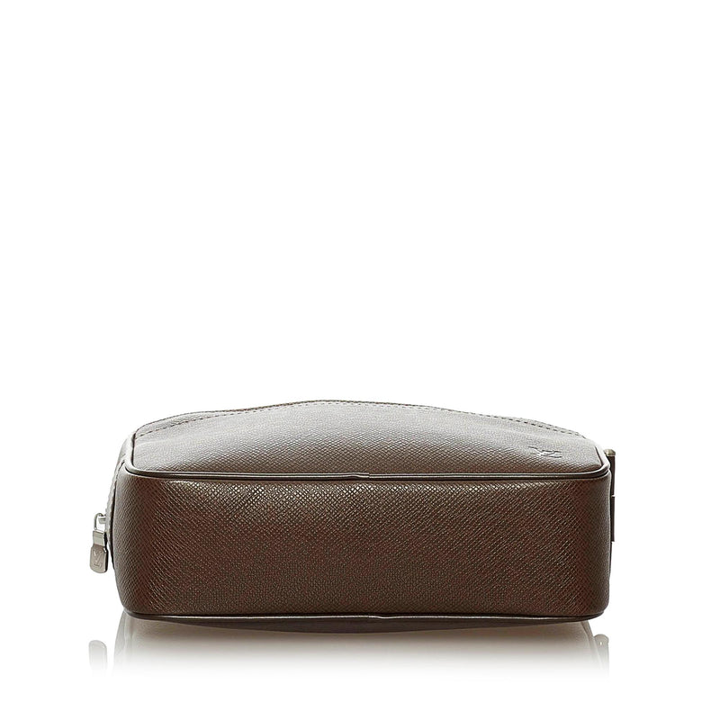 Louis Vuitton Taiga Kaluga Clutch Bag (SHG-28945)