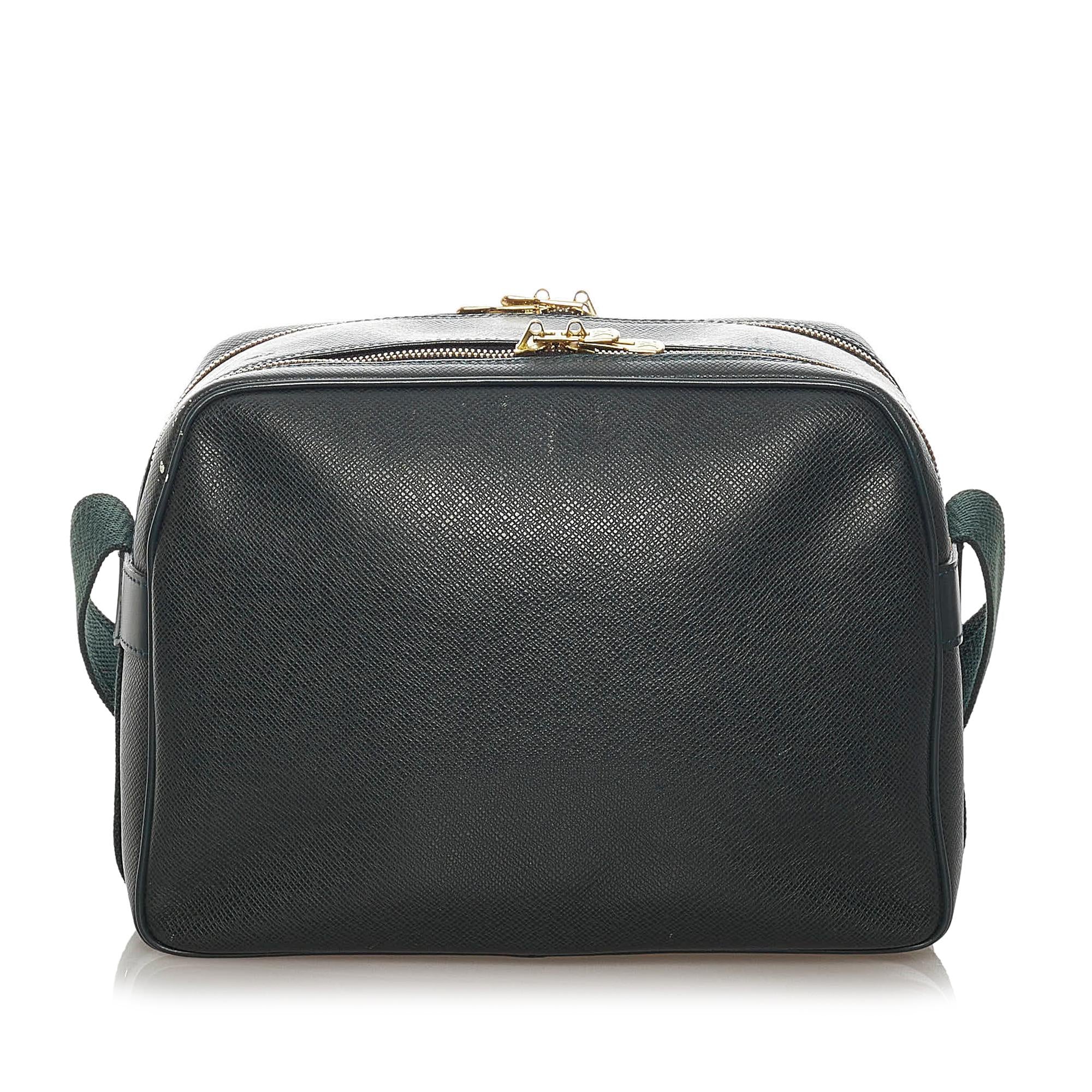 Louis Vuitton Taiga Reporter PM (SHG-28719)