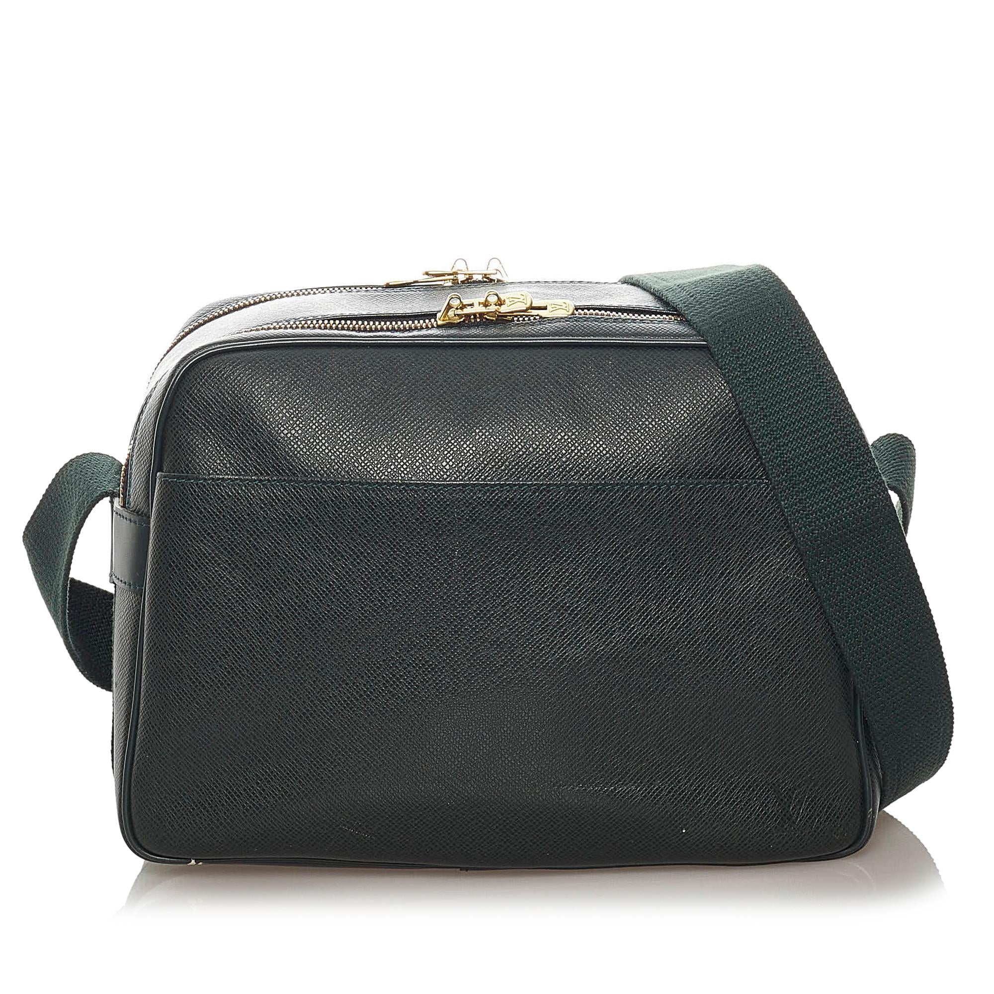 Louis Vuitton Taiga Reporter PM (SHG-28719)