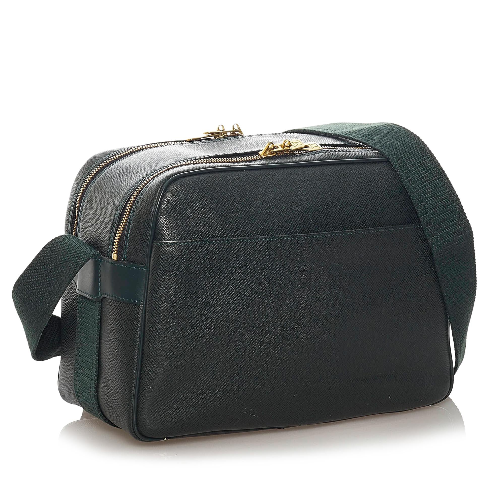 Louis Vuitton Taiga Reporter PM (SHG-28719)