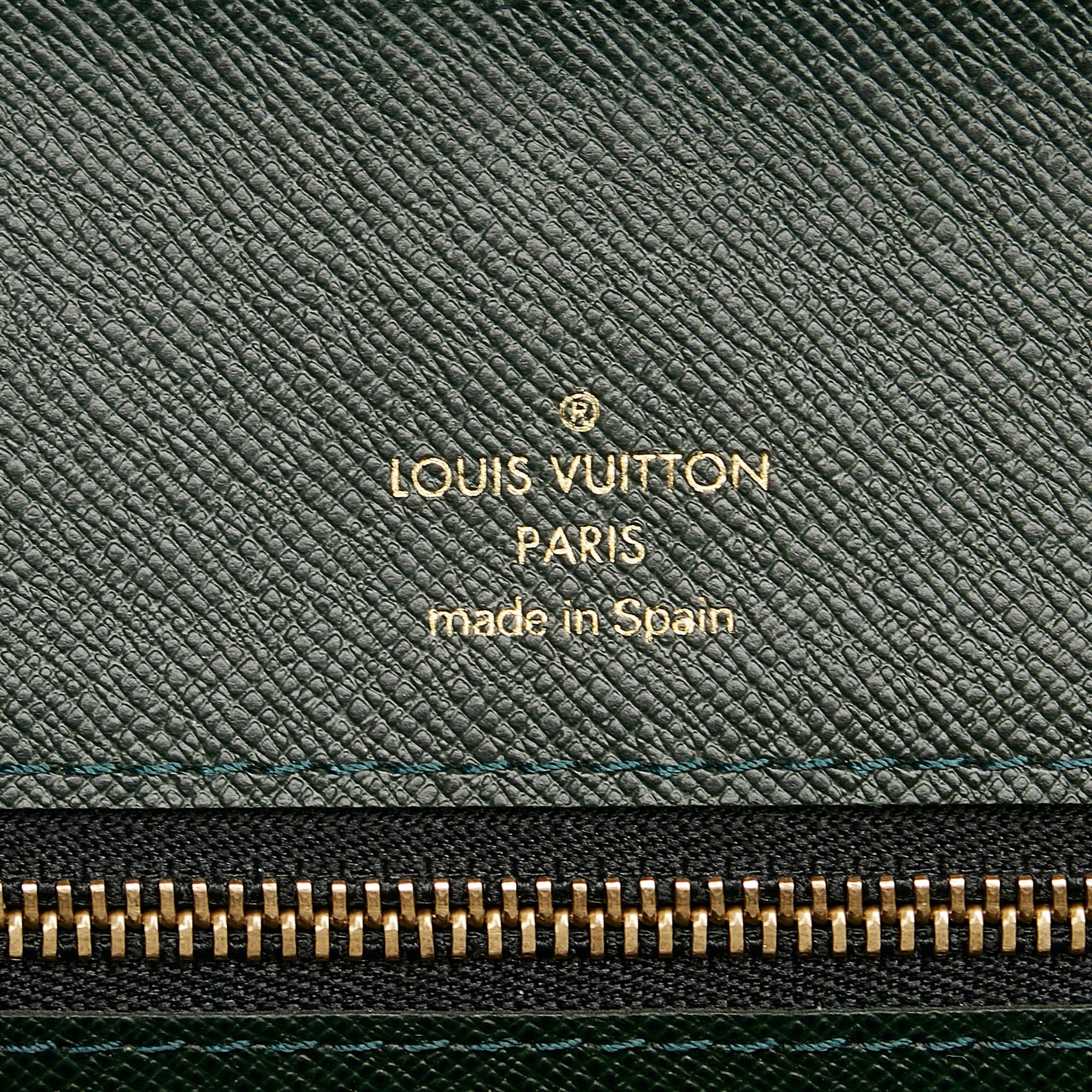 Louis Vuitton Taiga Selenge (SHG-XwKa9Q)