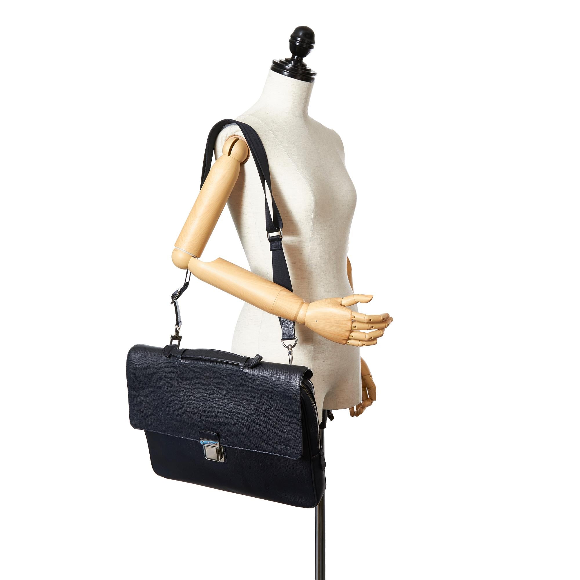 Louis Vuitton Taiga Vassili PM (SHG-25520)