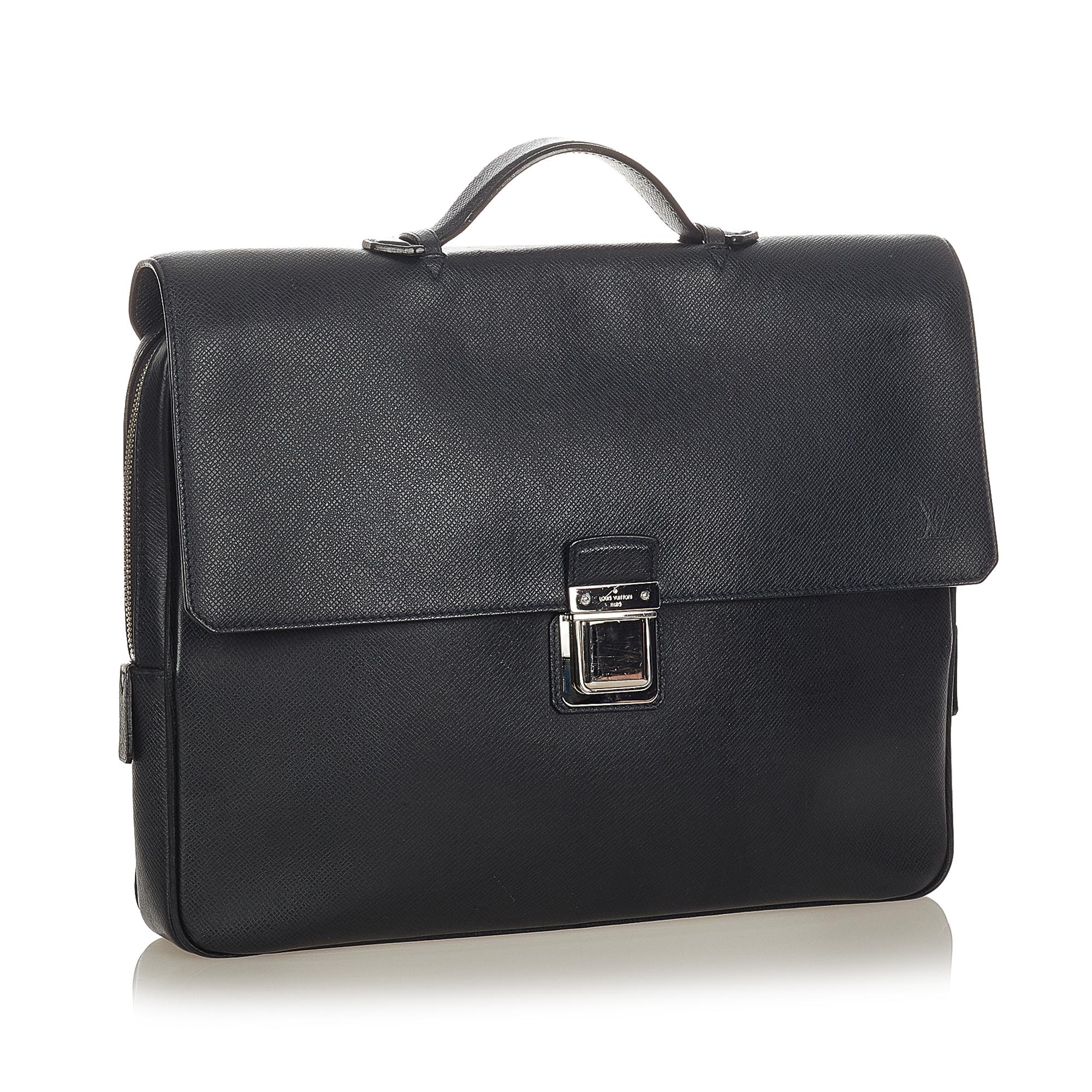 Louis Vuitton Taiga Vassili PM (SHG-25520)