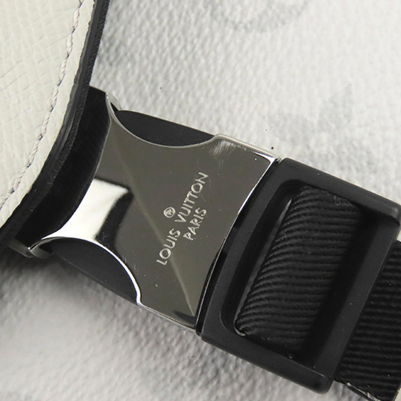 Louis Vuitton Taigarama Outdoor Flap Messenger (SHG-36586) – LuxeDH