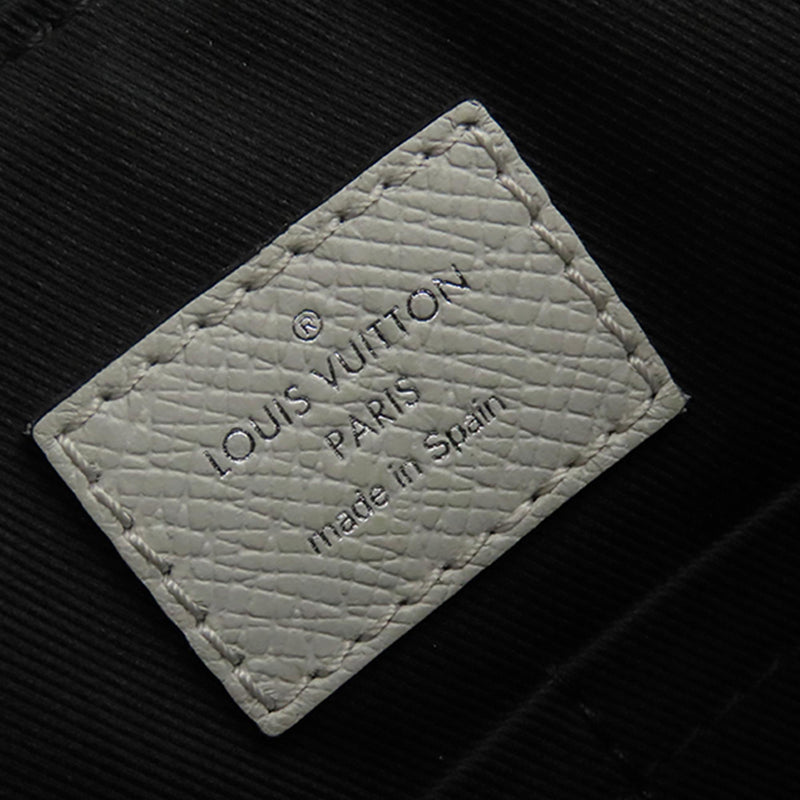 Louis Vuitton Taigarama Outdoor Flap Messenger (SHG-37291) – LuxeDH