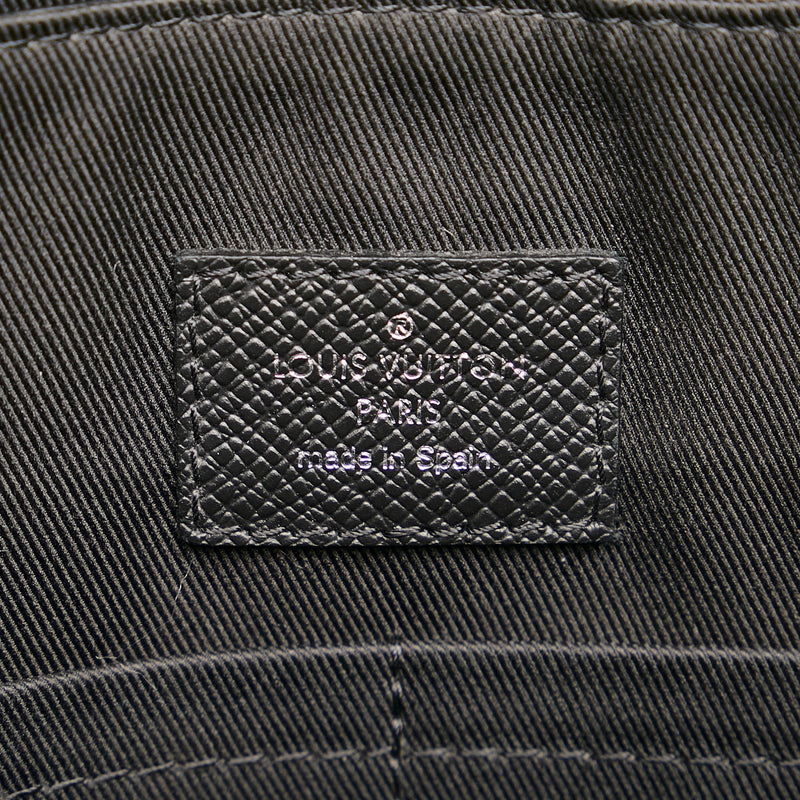 Louis Vuitton Taigarama Outdoor Flap Messenger (SHG-36893)