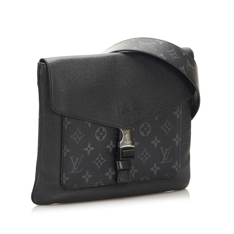 Louis Vuitton Taigarama Outdoor Flap Messenger (SHG-36893) – LuxeDH