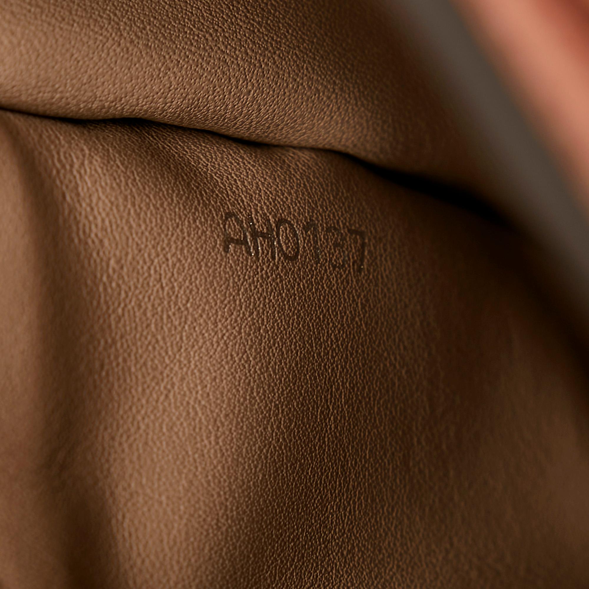 Louis Vuitton Taurillon Capucines PM (SHG-26073)