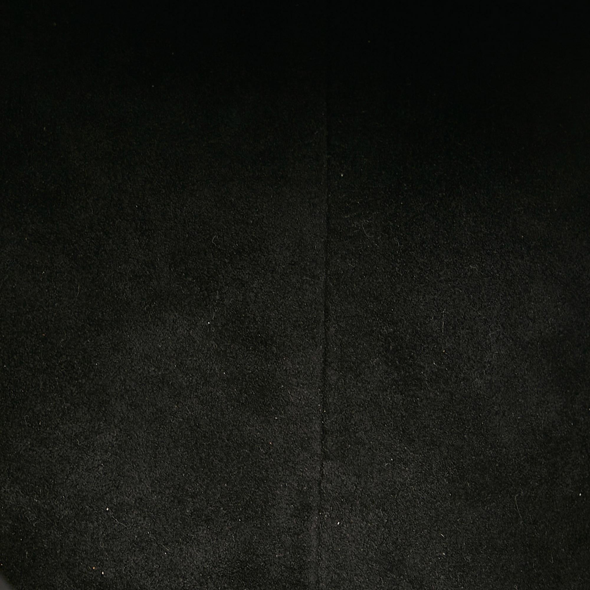 Louis Vuitton Taurillon Square (SHG-37422)