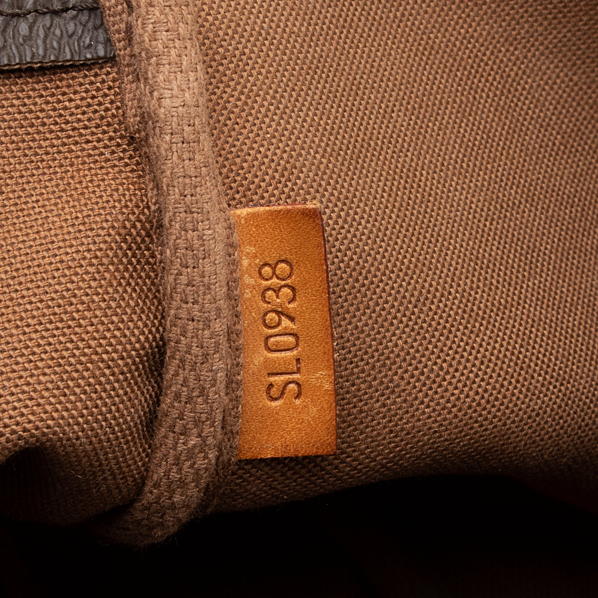 Louis Vuitton Vintage Monogram Canvas Pochette Accessoires (SHF-WVChEd)