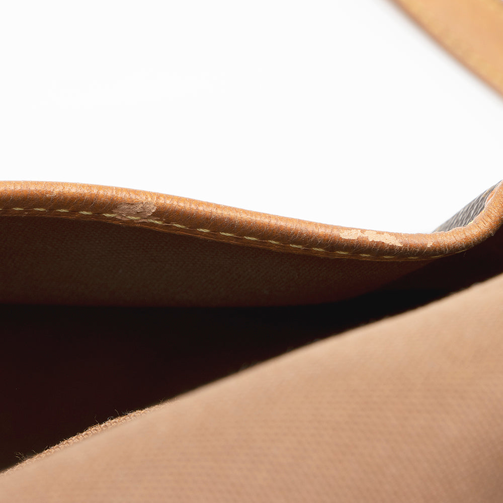 Louis Vuitton Vintage Monogram Canvas Saumur 30 Messenger Bag (SHF-20683)