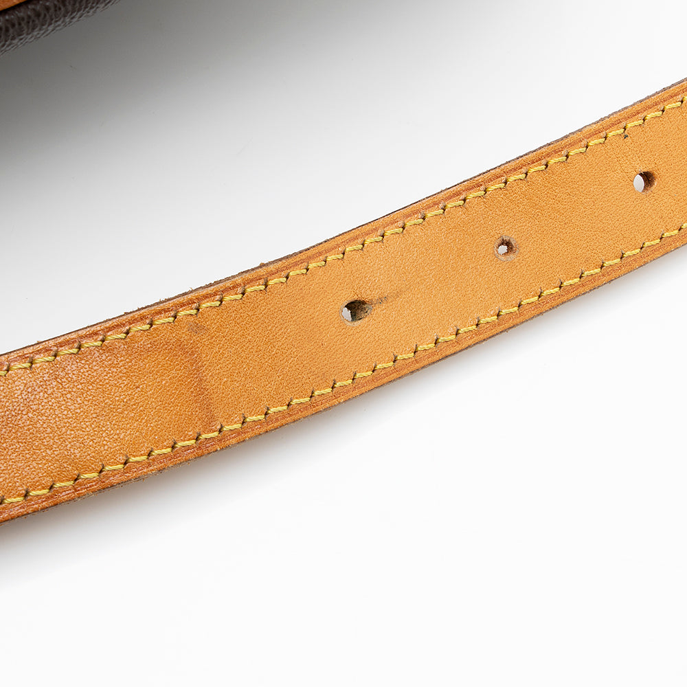 Louis Vuitton Vintage Monogram Canvas Saumur 35 Messenger Bag (SHF-18883)