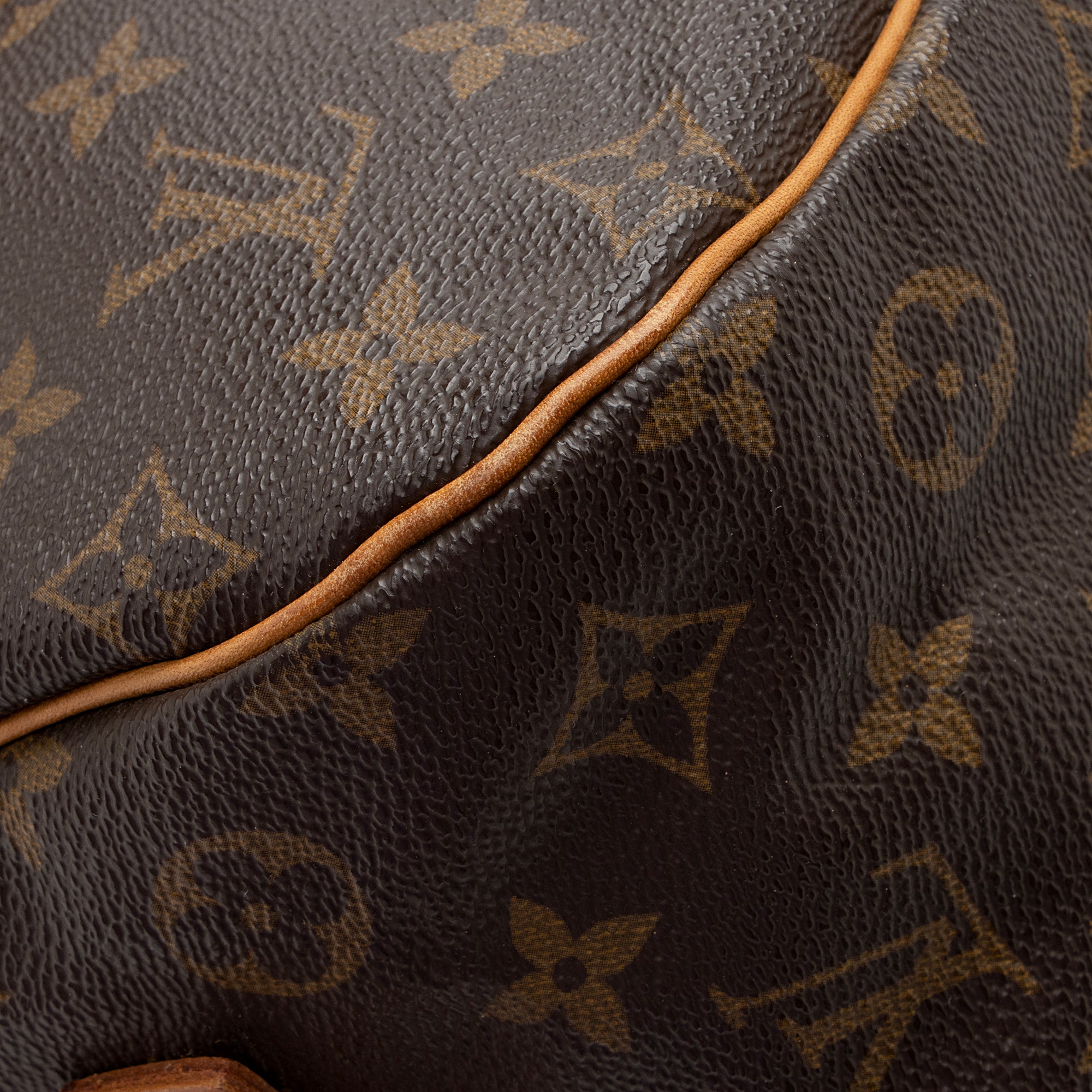 Louis Vuitton Vintage Monogram Canvas Saumur 35 Messenger Bag (SHF-22921)