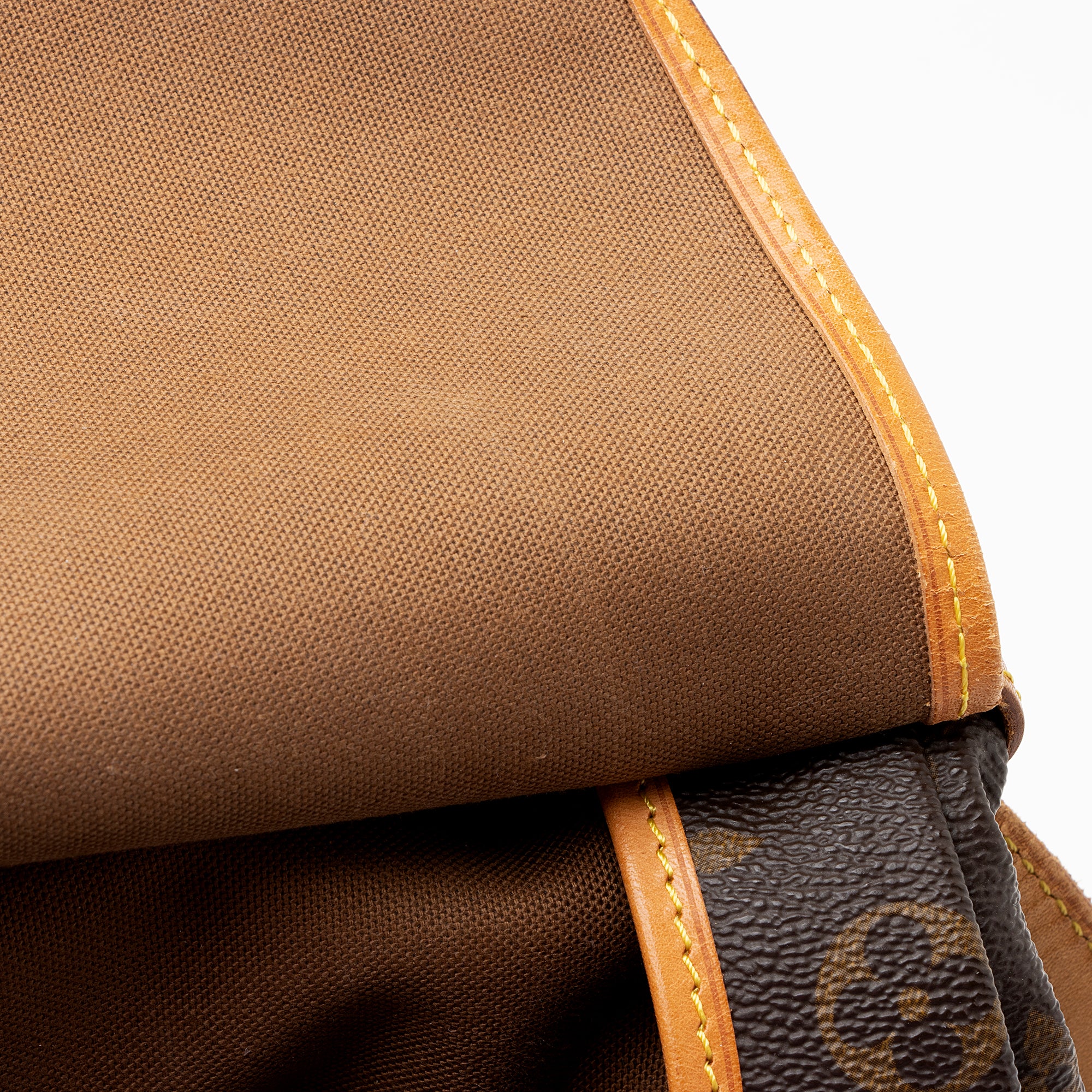 Louis Vuitton Vintage Monogram Canvas Saumur 35 Messenger Bag (SHF-22921)