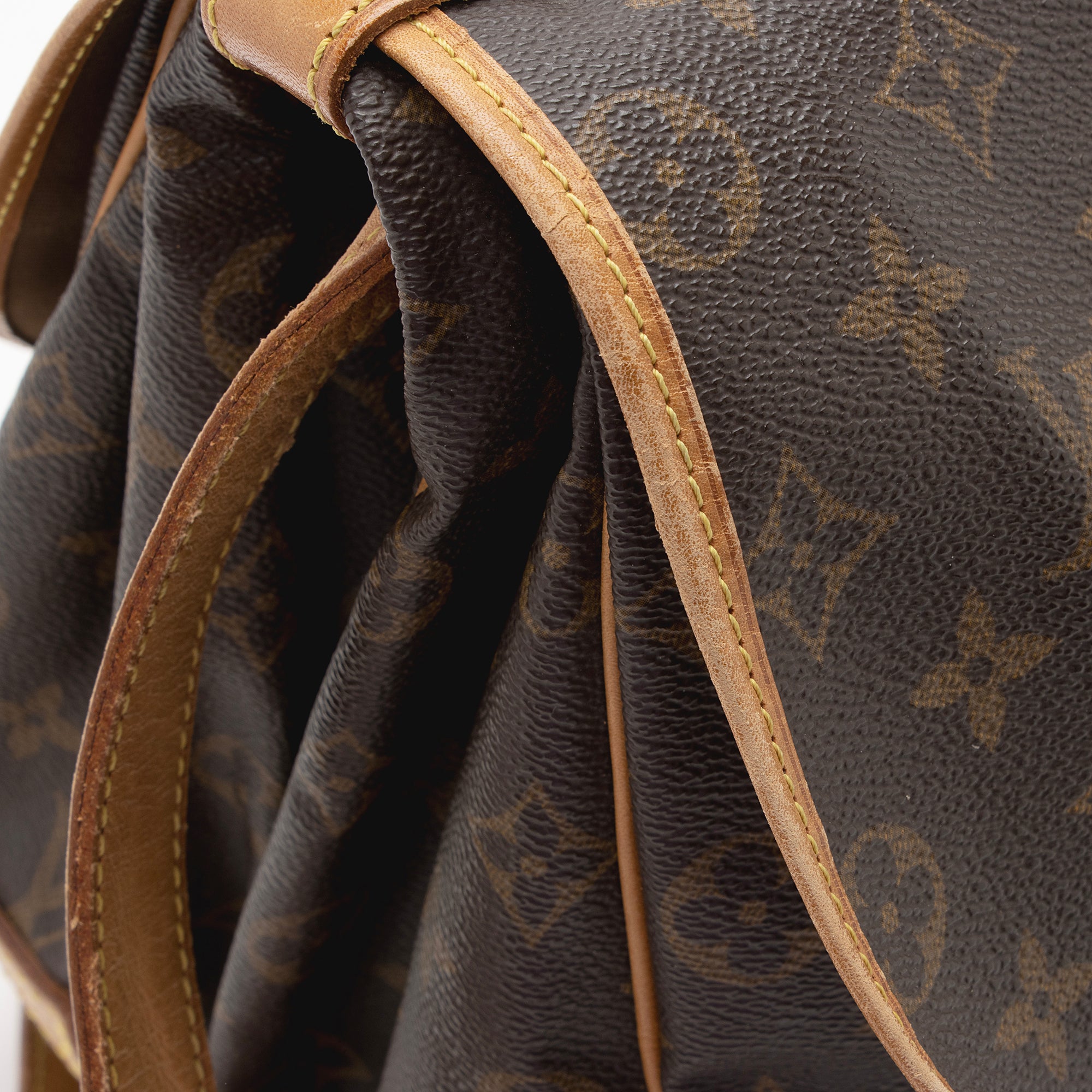 Louis Vuitton Vintage Monogram Canvas Saumur 35 Messenger Bag (SHF-22921)