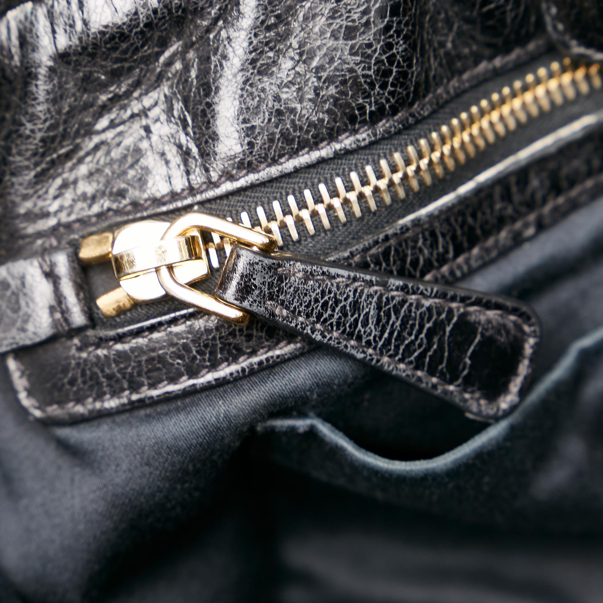 Miu Miu Leather Handbag (SHG-31219)