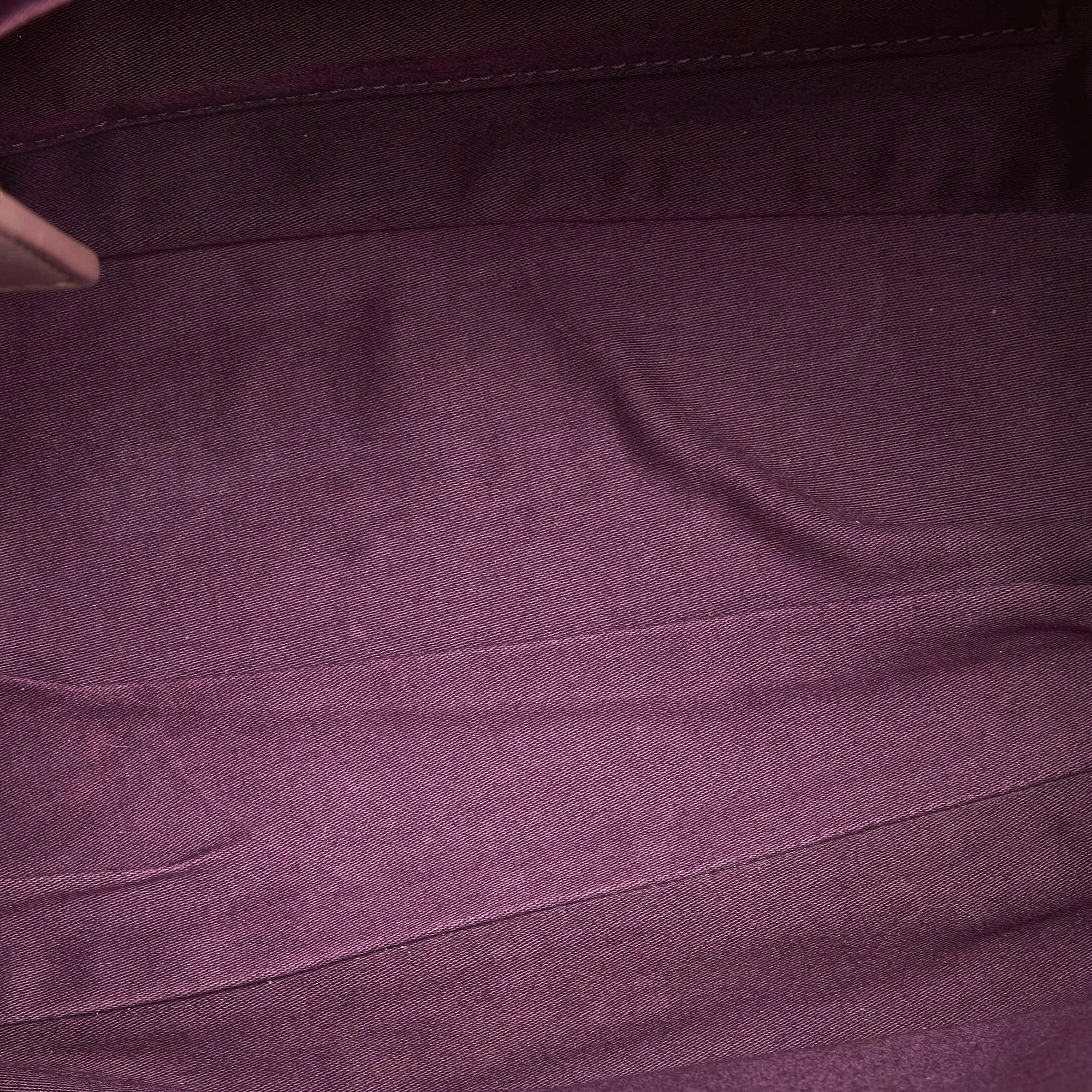 Miu Miu Leather Handbag (SHG-31255)